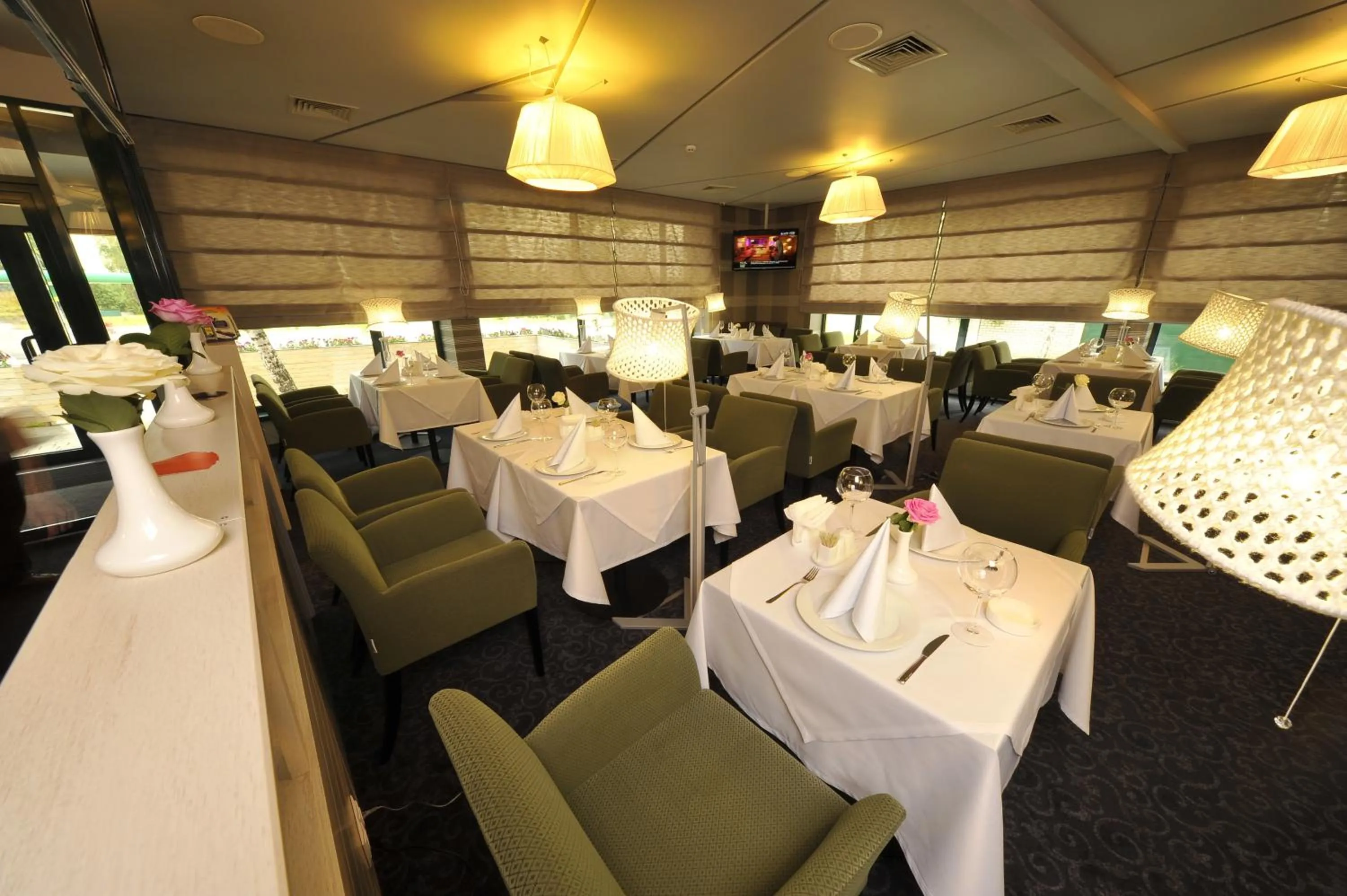 Restaurant/places to eat in Villa Four Rooms