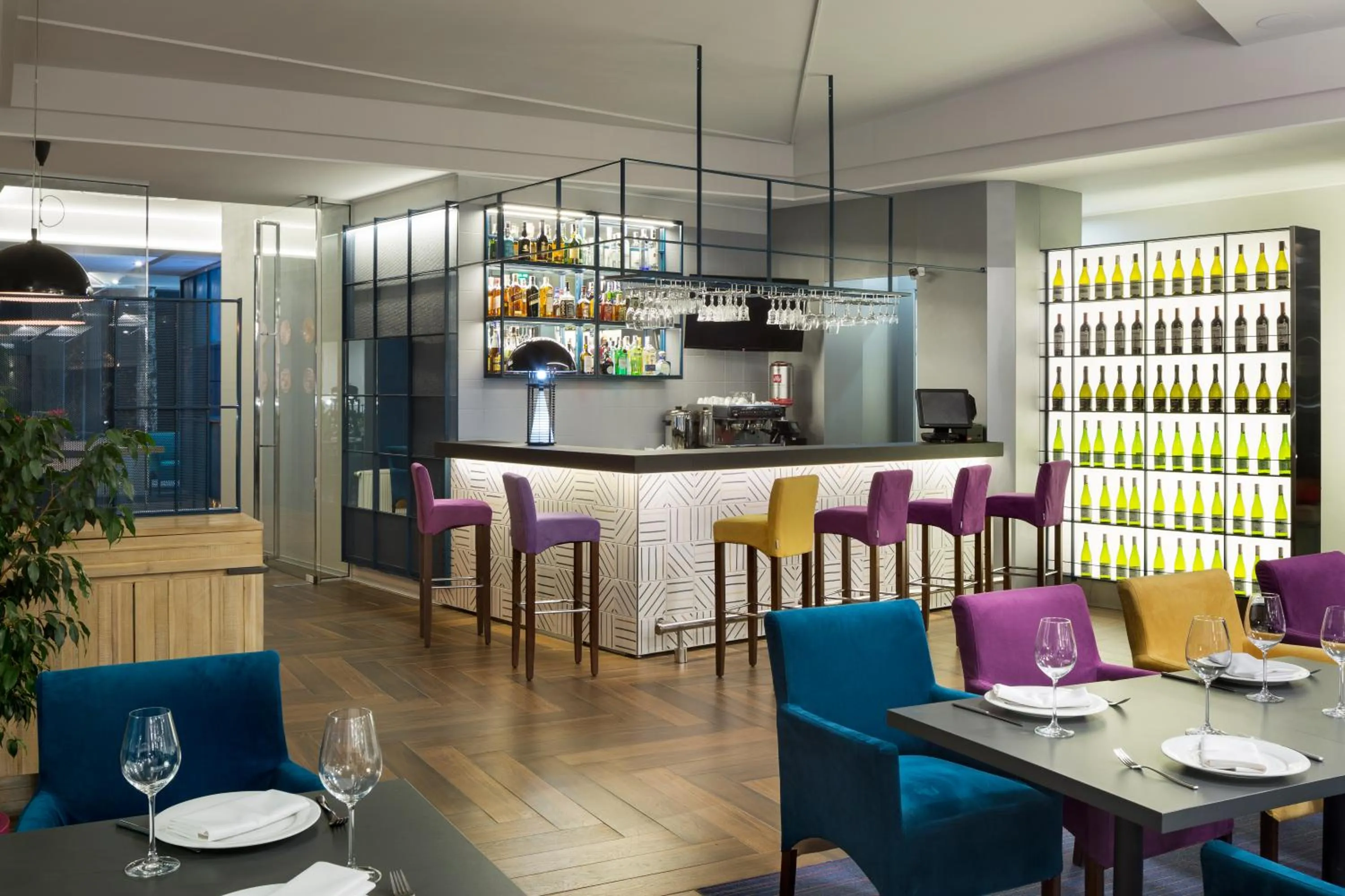 Restaurant/places to eat in Villa Four Rooms