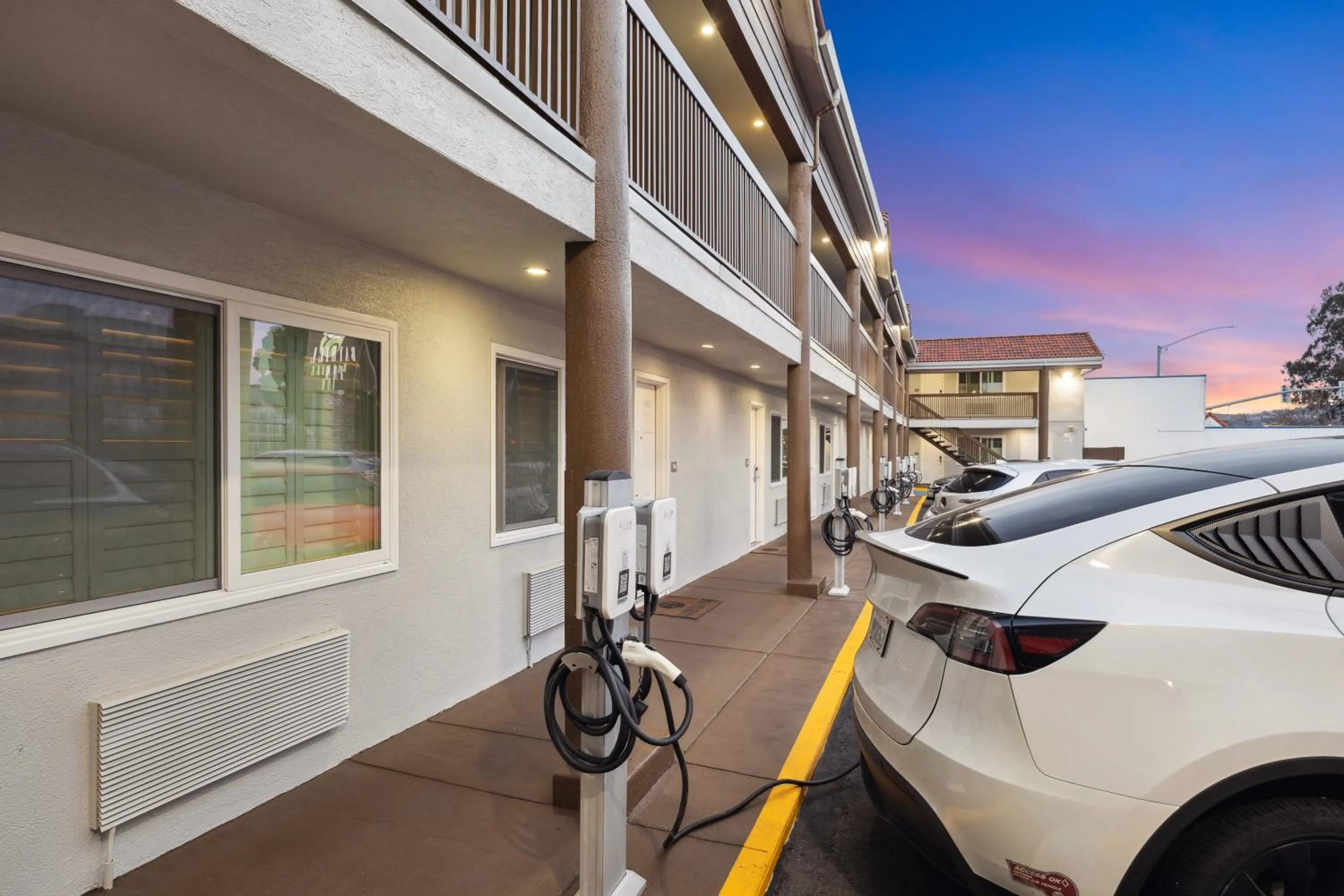 Parking in Bayhill Inn