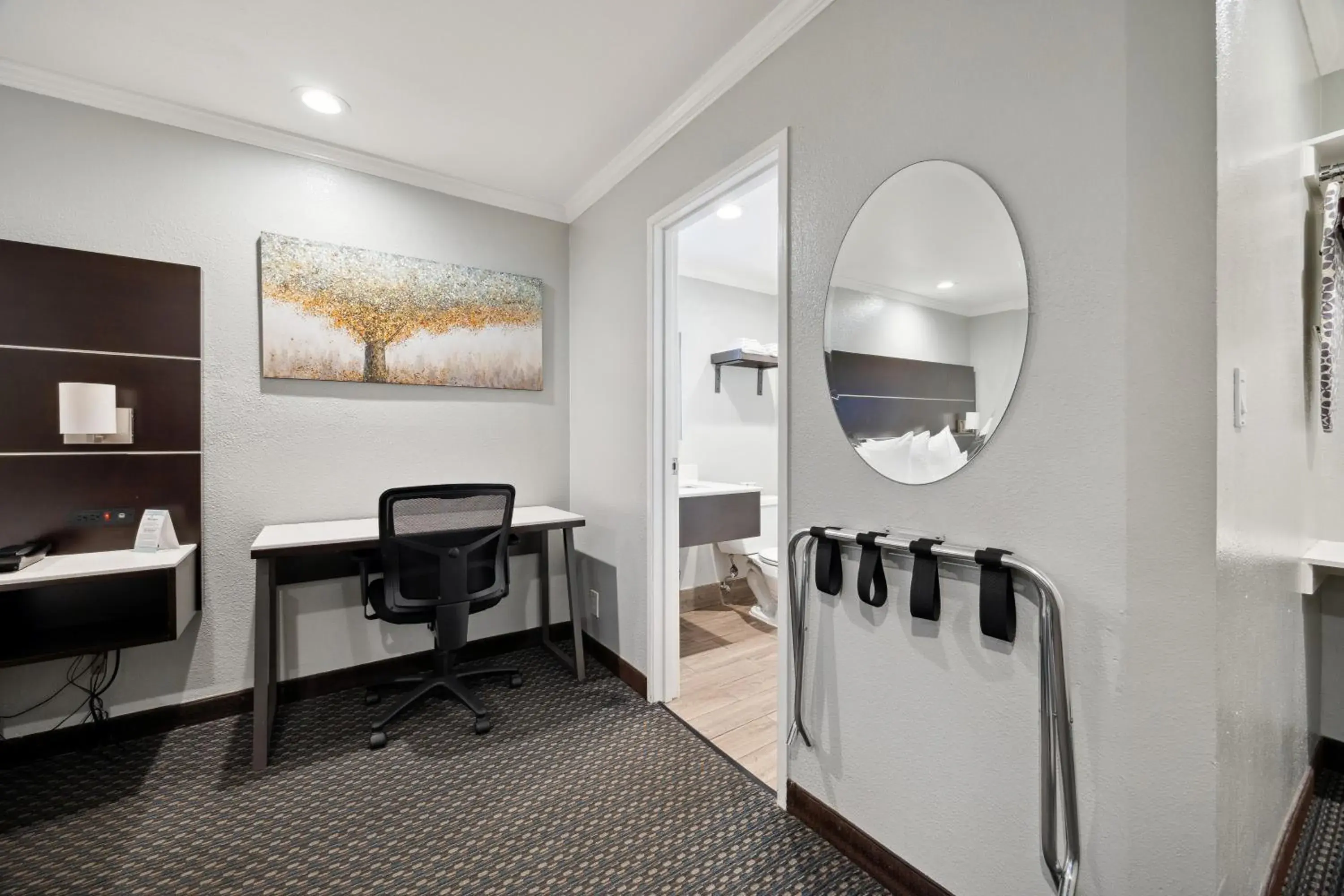 Bedroom in Bayhill Inn Bedroom in Bayhill Inn