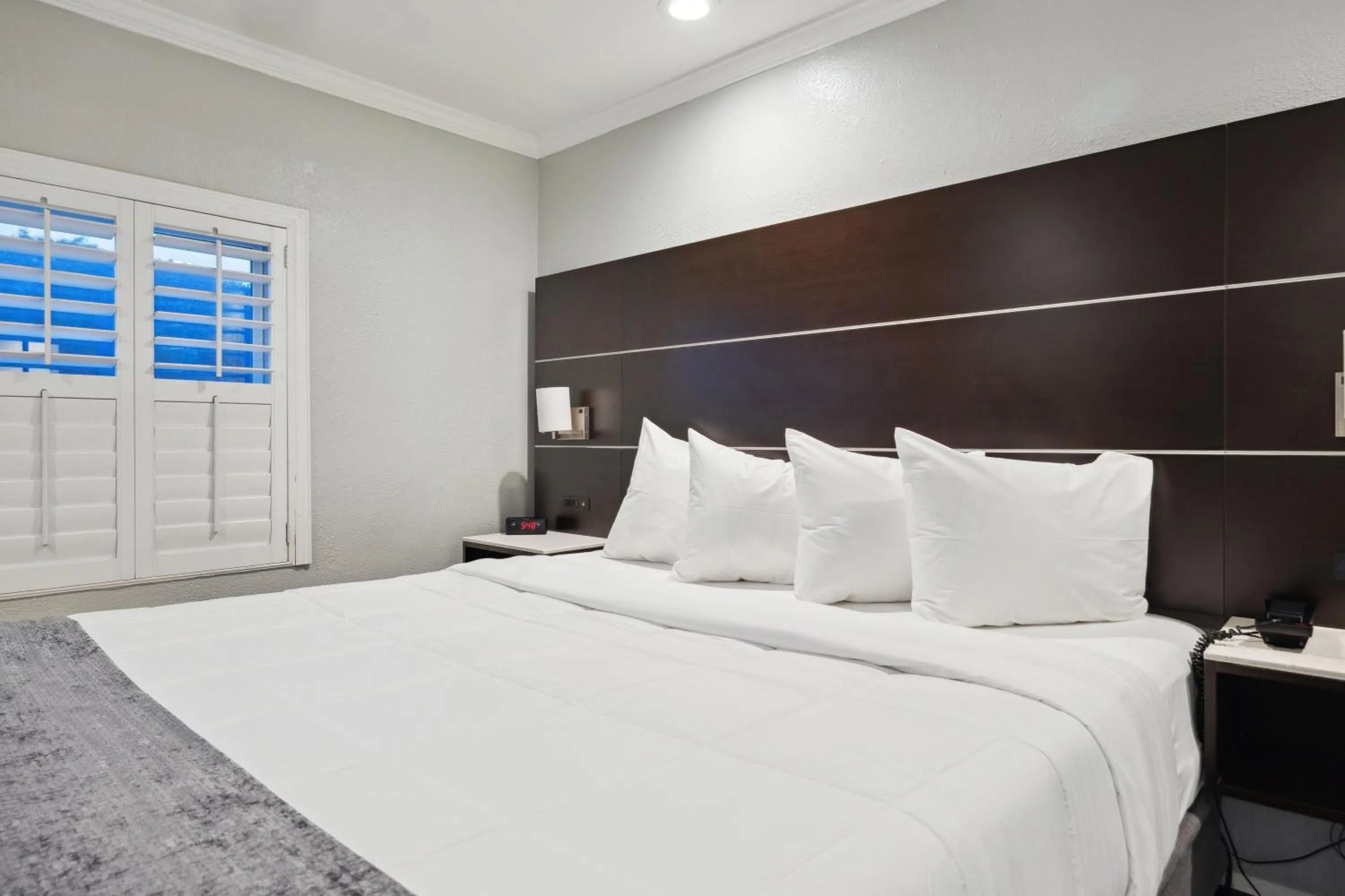 Bedroom, Bed in Bayhill Inn