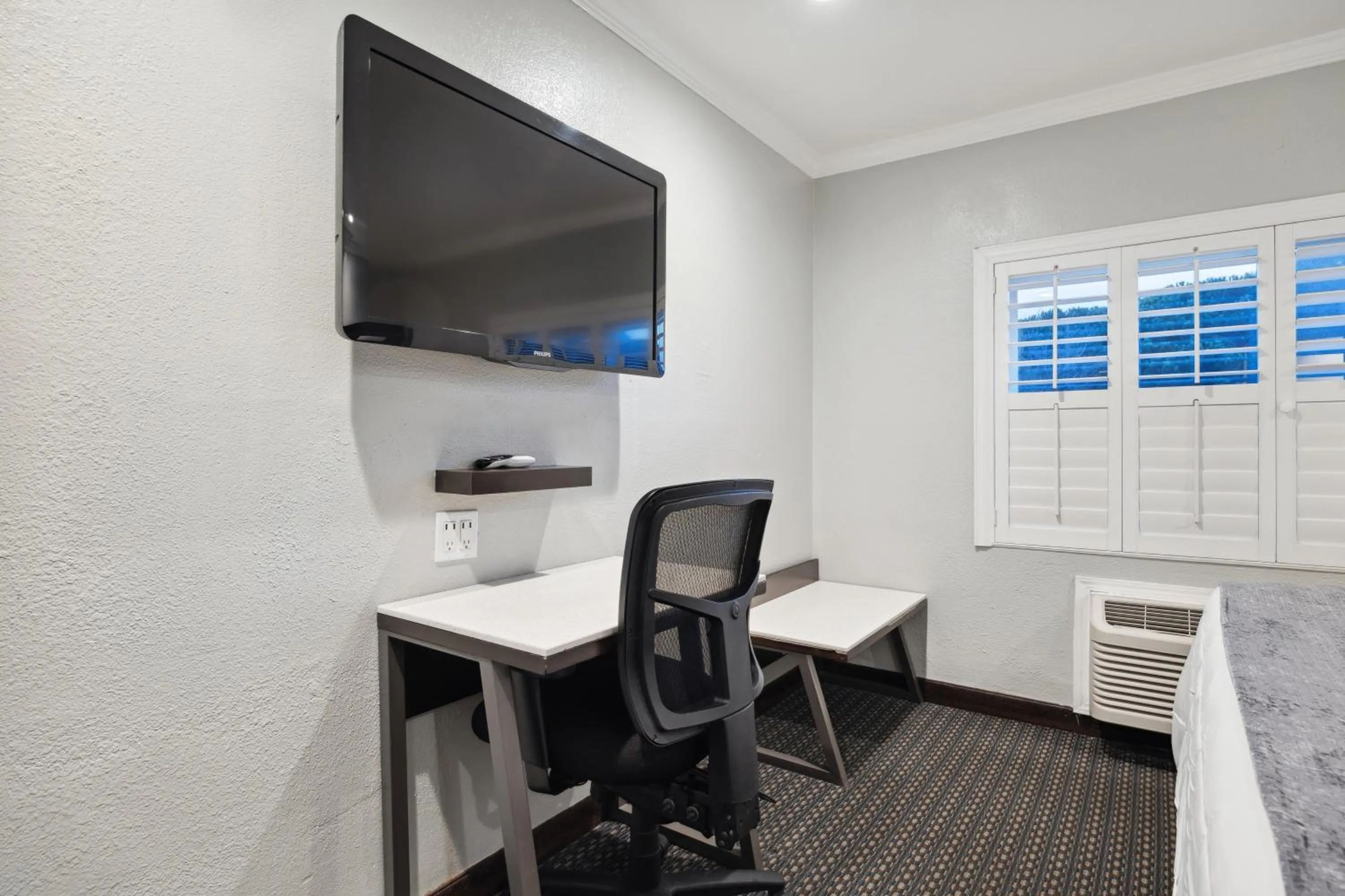 TV and multimedia in Bayhill Inn