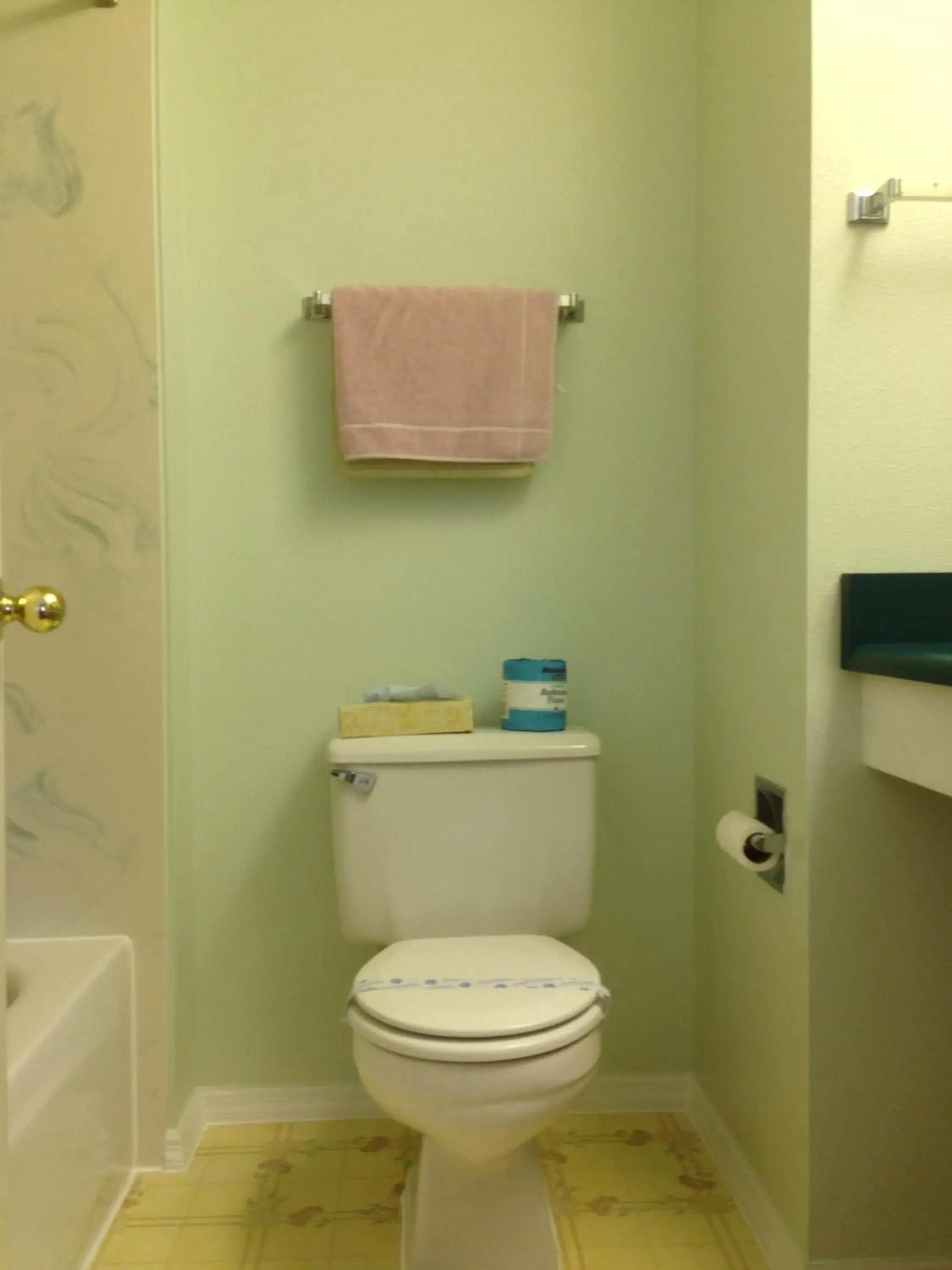 King Room - single occupancy in Sweet Breeze Inn Grants Pass King Room - single occupancy in Sweet Breeze Inn Grants Pass
