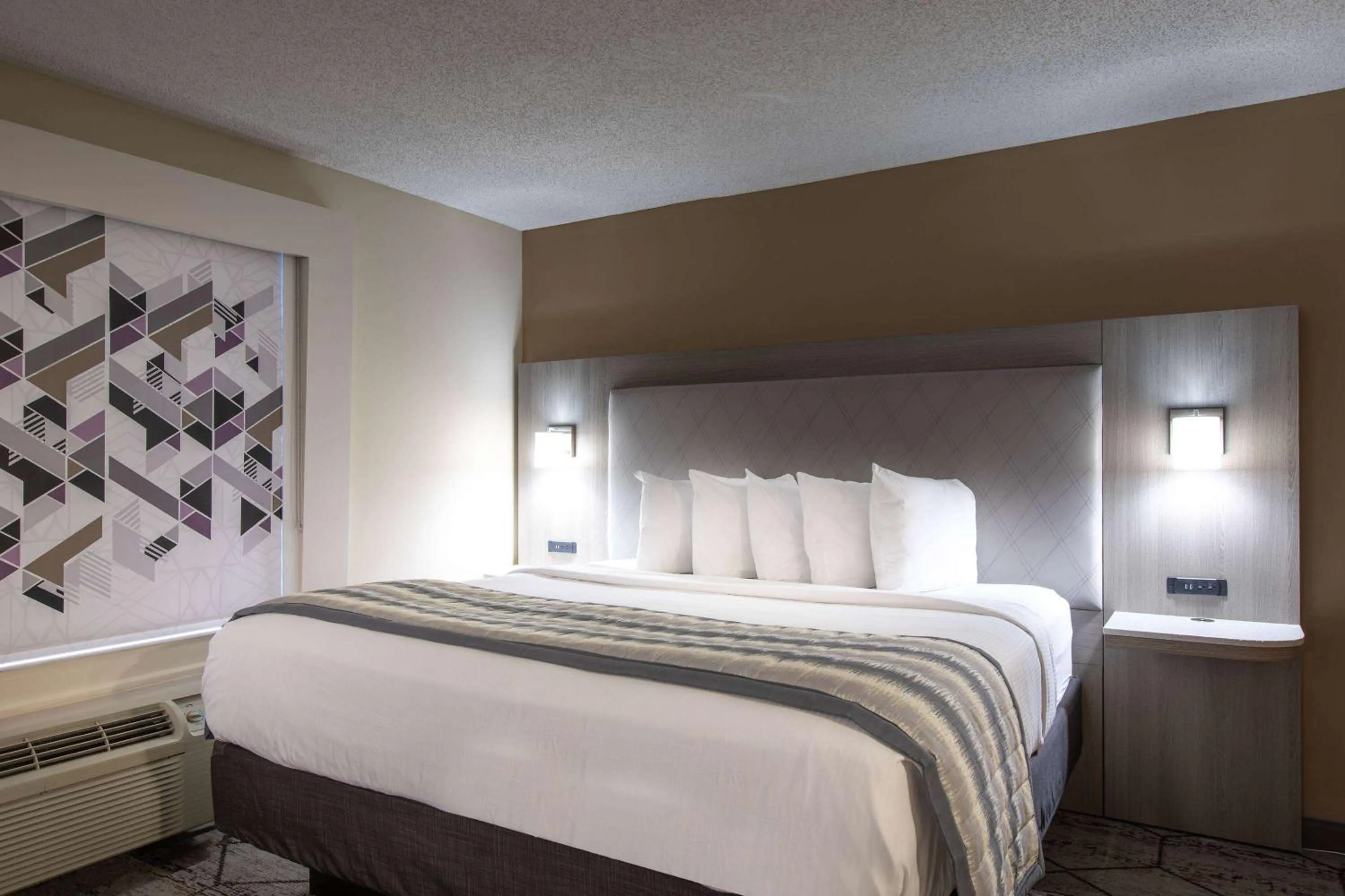 Photo of the whole room, Bed in Wingate by Wyndham Charlotte Concord Mills/Speedway