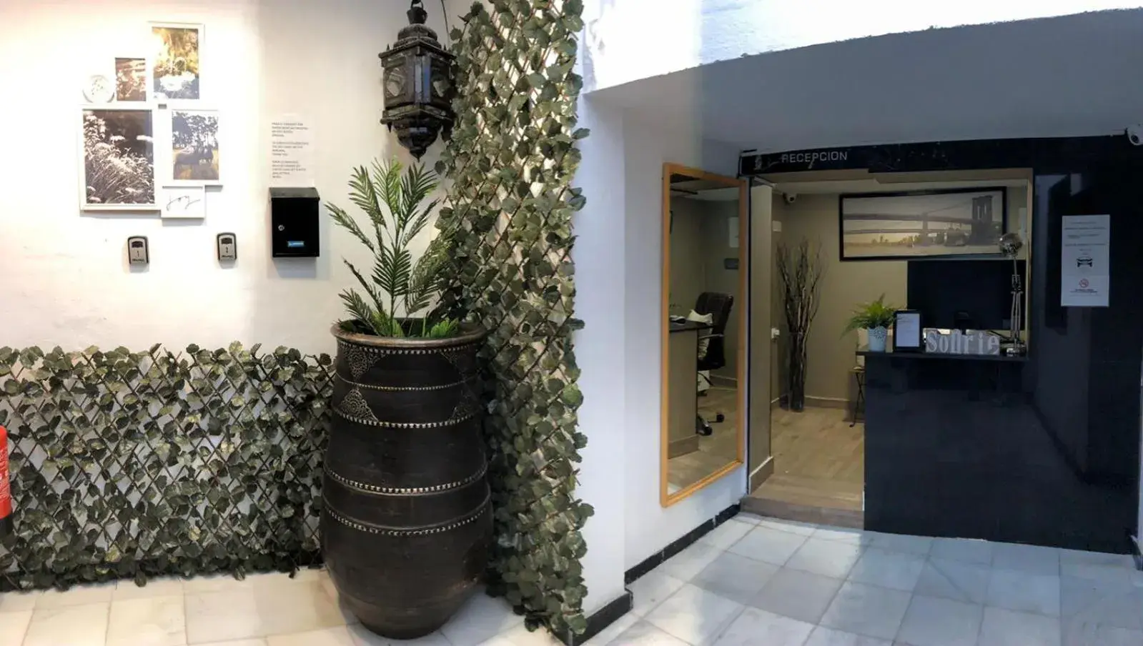 Facade/entrance in Boutique Princesa Facade/entrance in Boutique Princesa