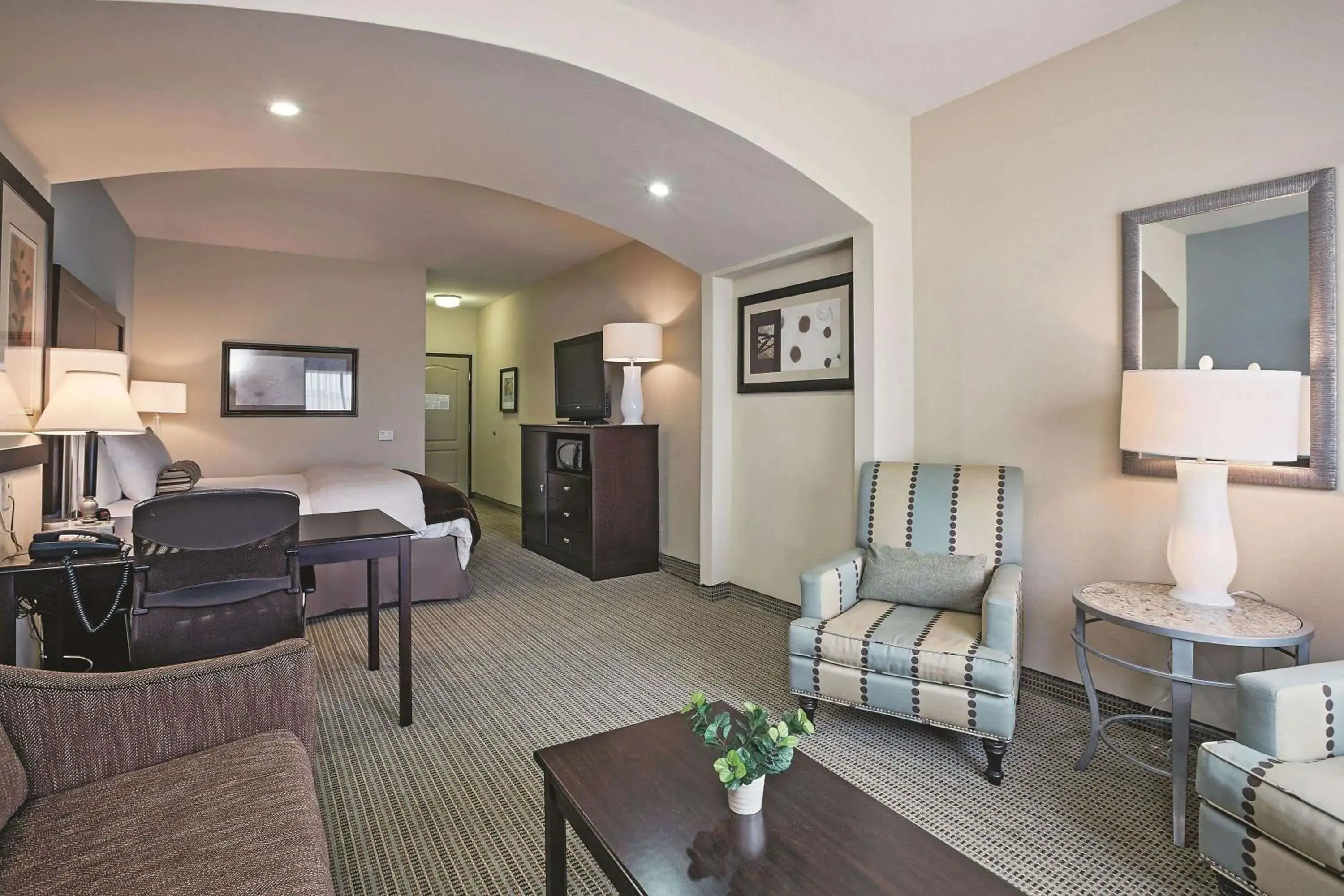 Executive King Suite - Non-Smoking in La Quinta by Wyndham DFW Airport West - Euless Executive King Suite - Non-Smoking in La Quinta by Wyndham DFW Airport West - Euless