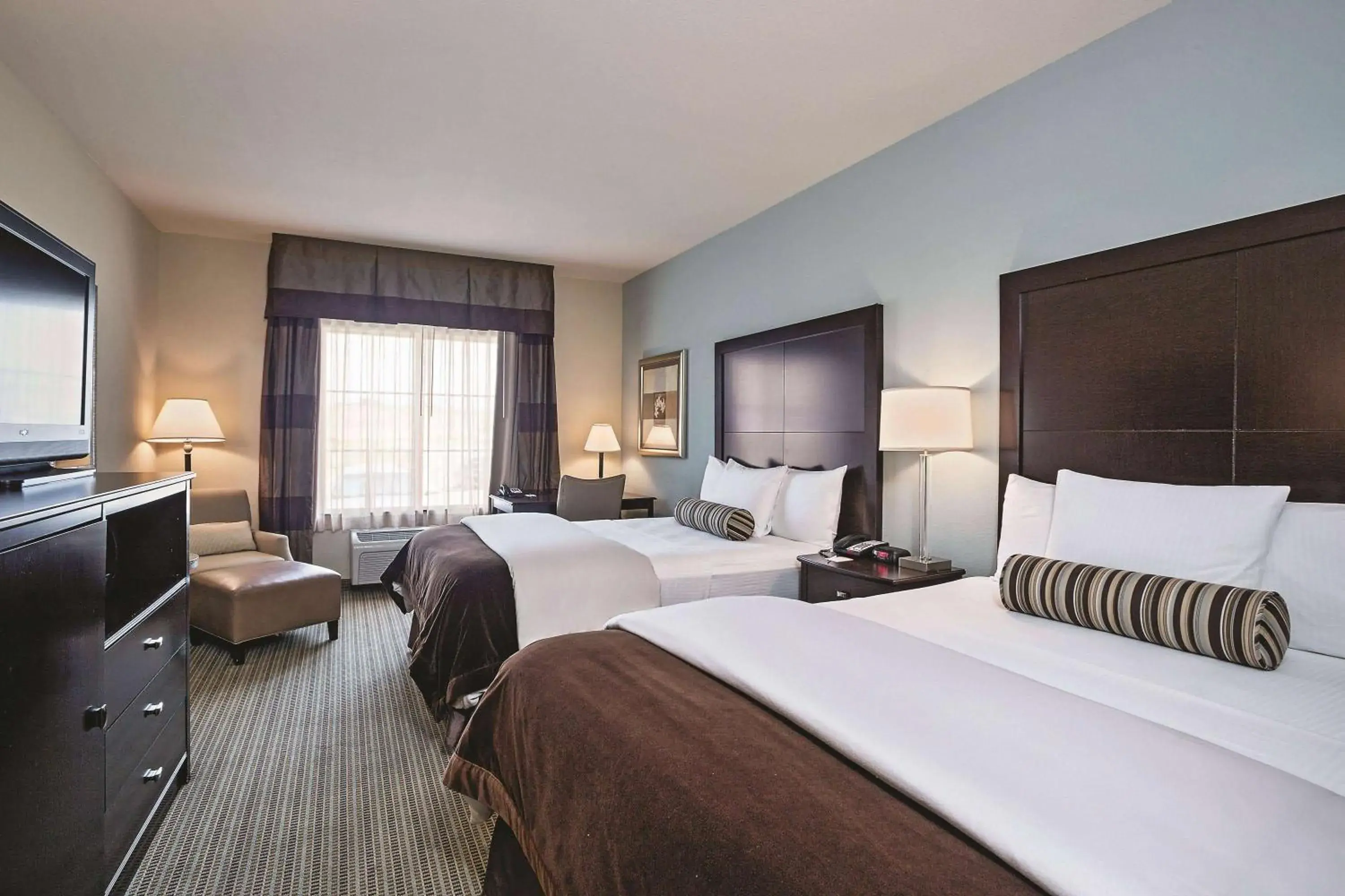 Deluxe Queen Room with Two Queen Beds - Non-Smoking in La Quinta by Wyndham DFW Airport West - Euless Deluxe Queen Room with Two Queen Beds - Non-Smoking in La Quinta by Wyndham DFW Airport West - Euless