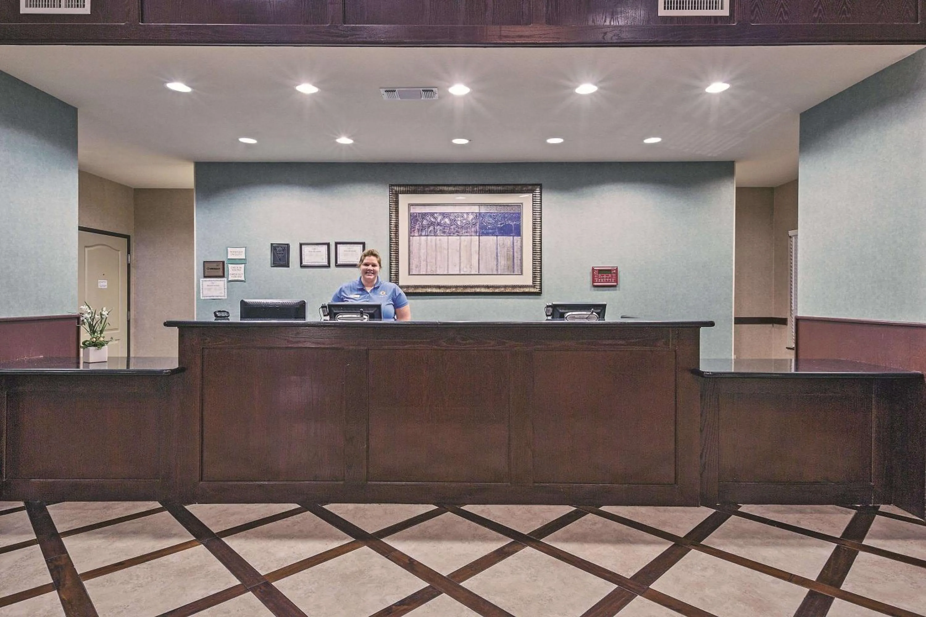 Lobby or reception in La Quinta by Wyndham DFW Airport West - Euless
