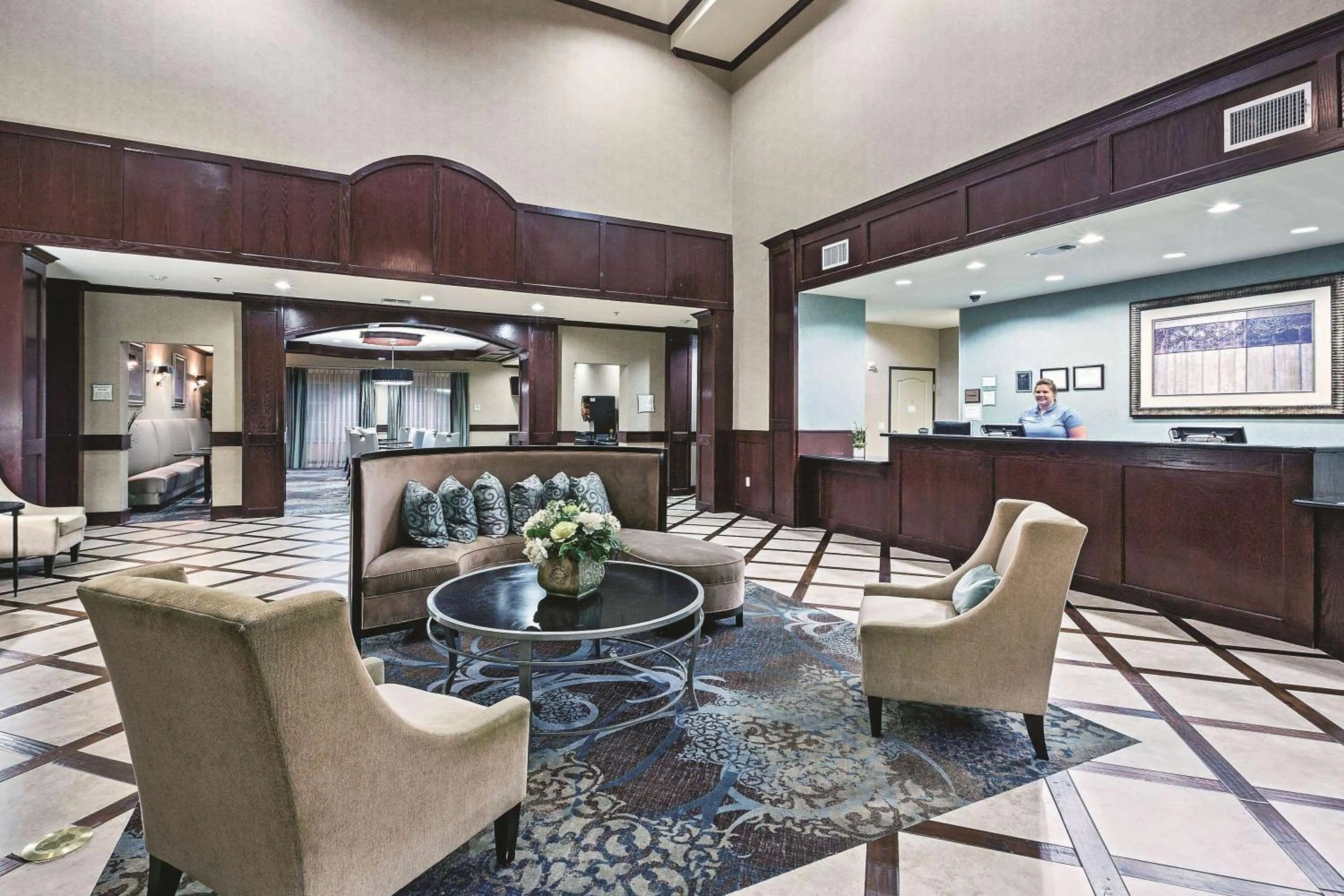 Lobby or reception in La Quinta by Wyndham DFW Airport West - Euless