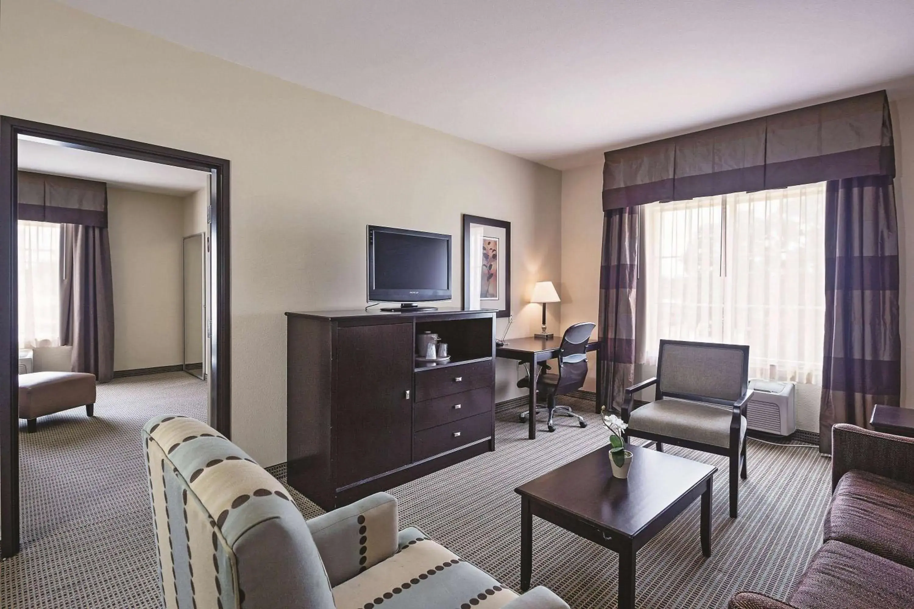 Deluxe Family Suite - Mobility Access/Non-Smoking in La Quinta by Wyndham DFW Airport West - Euless Deluxe Family Suite - Mobility Access/Non-Smoking in La Quinta by Wyndham DFW Airport West - Euless