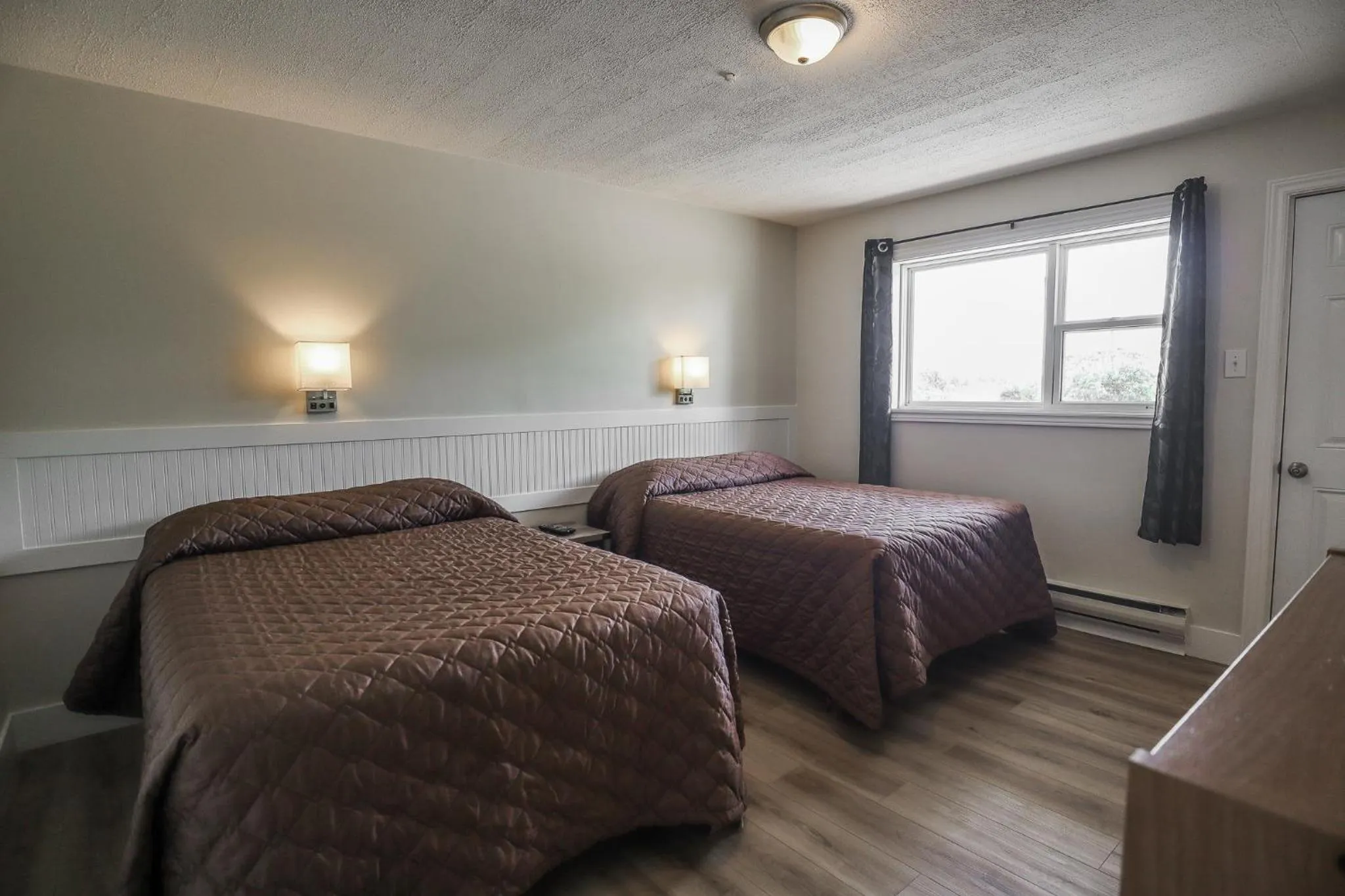 Bedroom, Bed in Atlantic Motel