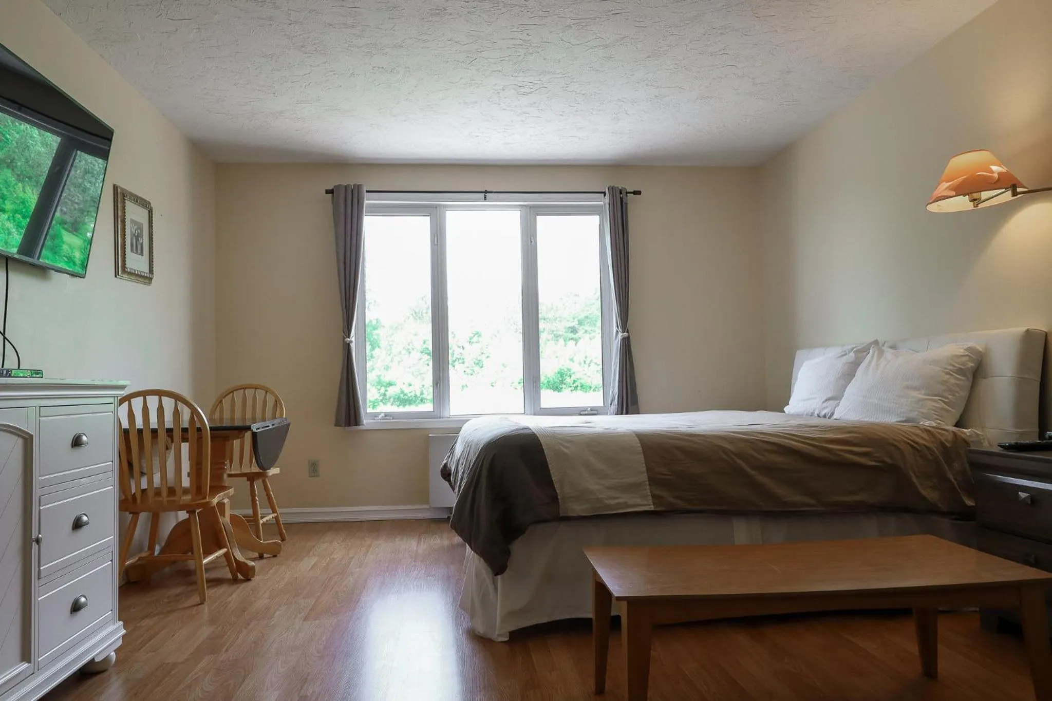 Bedroom, Bed in Atlantic Motel