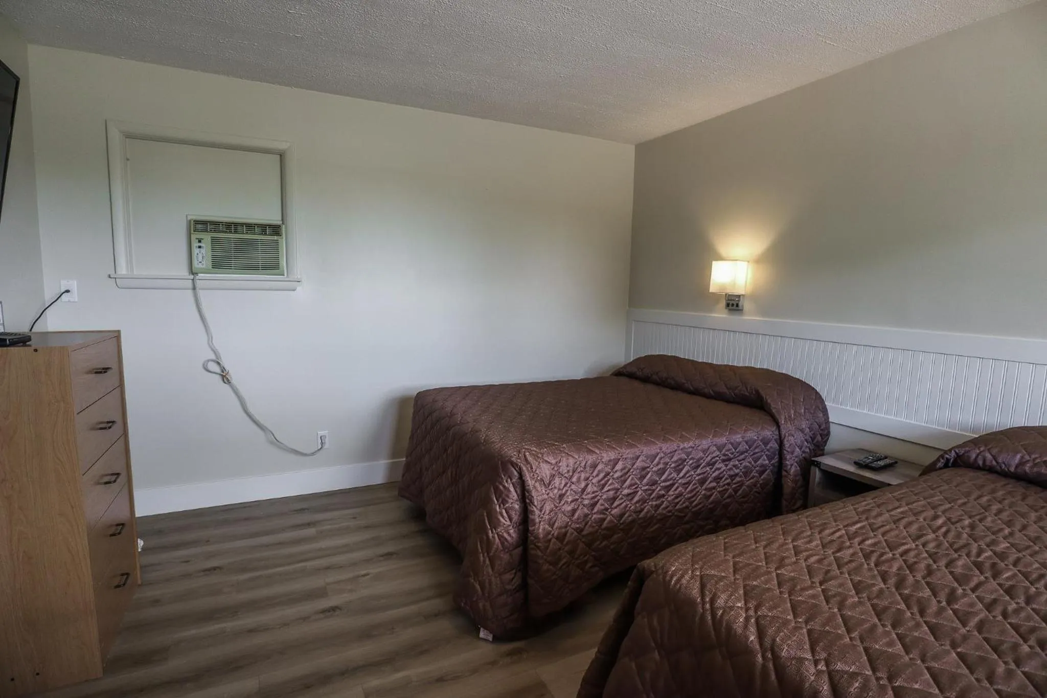 Bedroom, Bed in Atlantic Motel