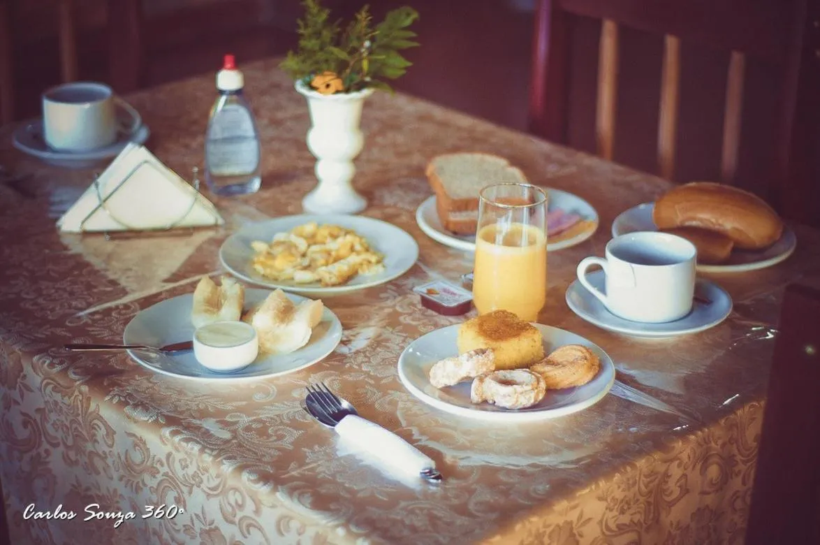 Buffet breakfast in Pousada Cabanas da Serra Lumiar