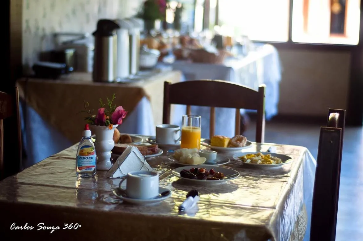 Buffet breakfast in Pousada Cabanas da Serra Lumiar