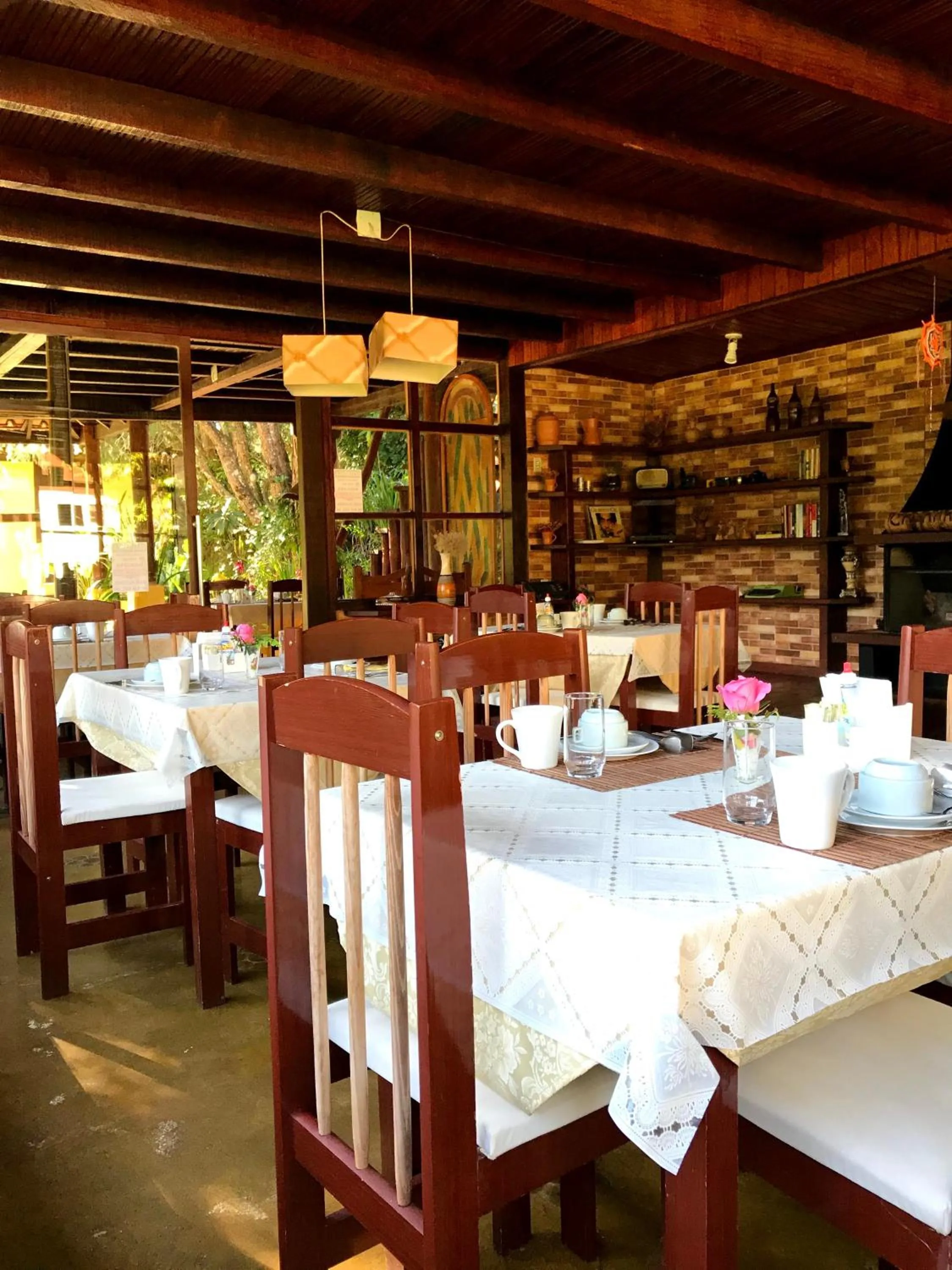 Restaurant/places to eat in Pousada Cabanas da Serra Lumiar