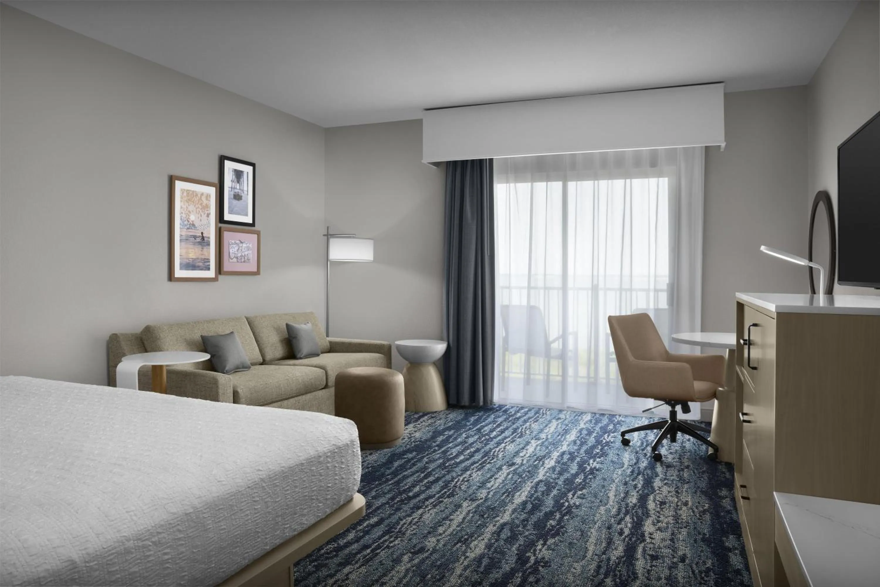 Living room, Bed in Hampton Inn & Suites Ocean City Bayfront-Convention Center