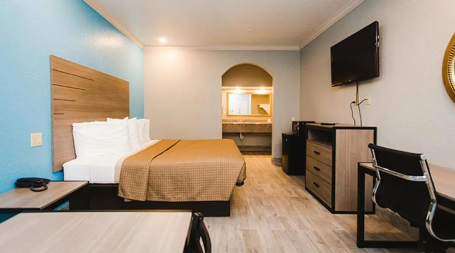 Bed in Executive inn Bacliff