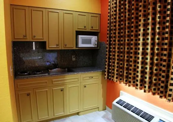 Kitchen or kitchenette in Executive inn Bacliff