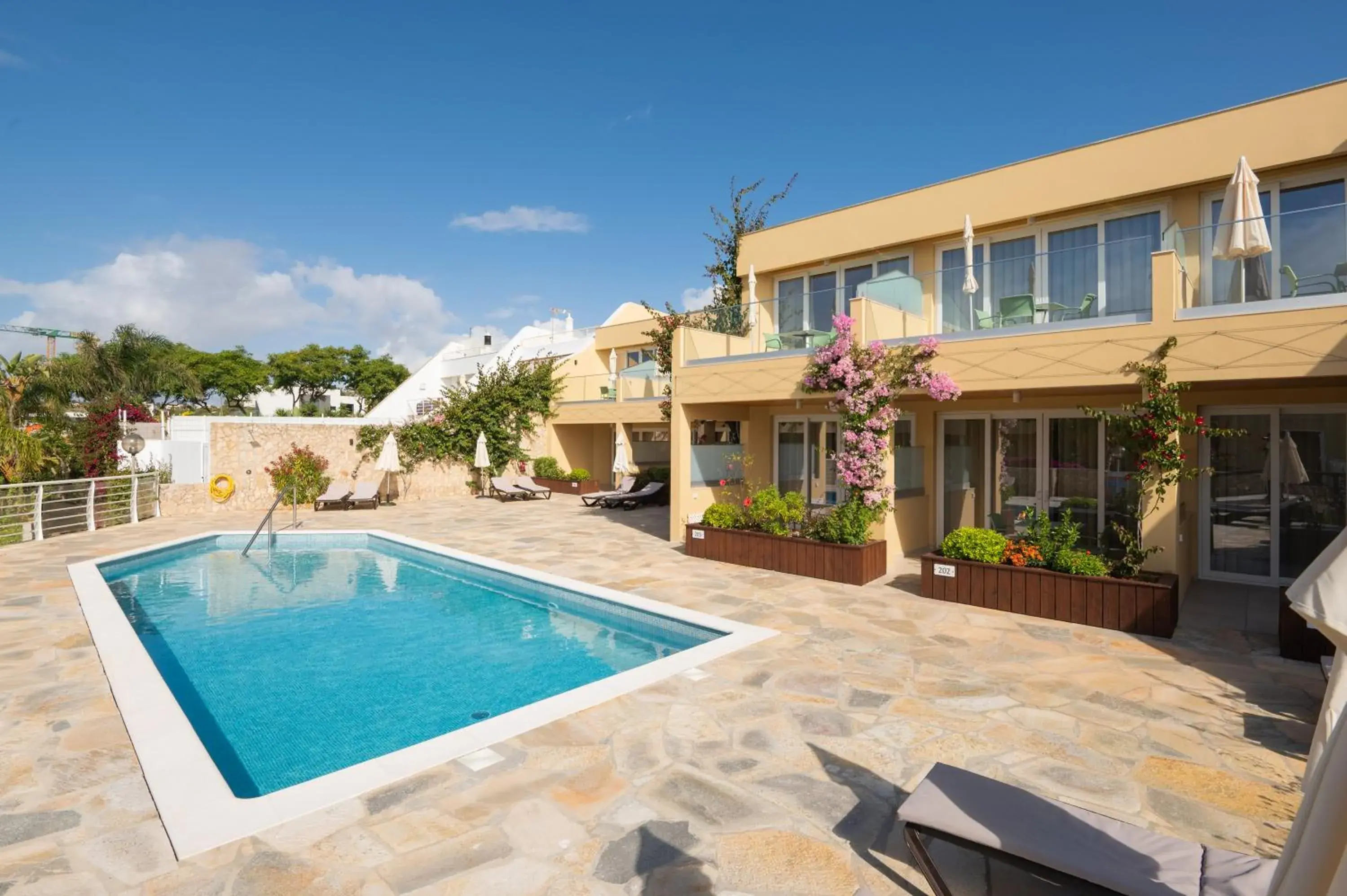 Property building in Vila Luz Property building in Vila Luz