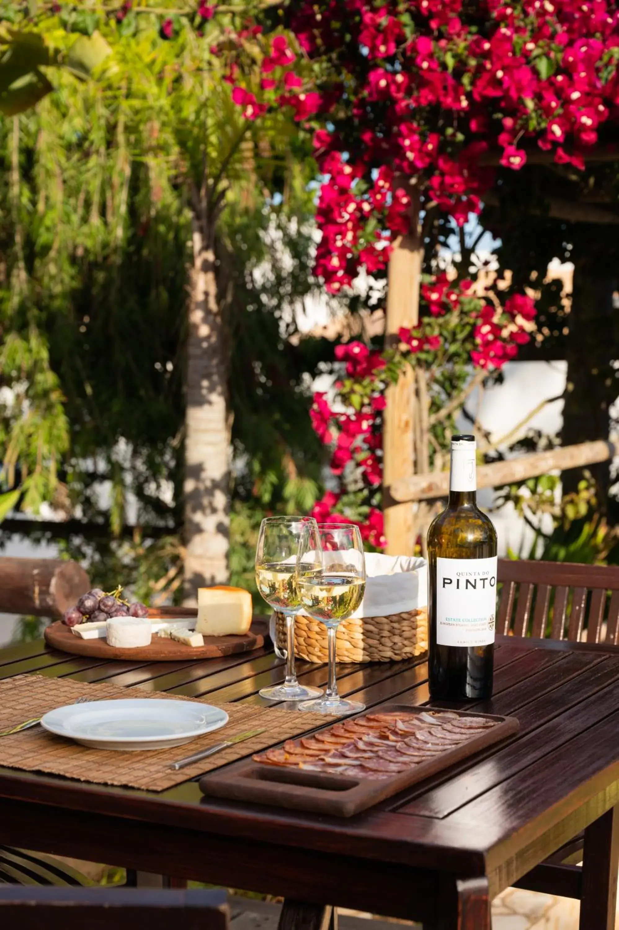 Restaurant/places to eat in Vila Luz Restaurant/places to eat in Vila Luz