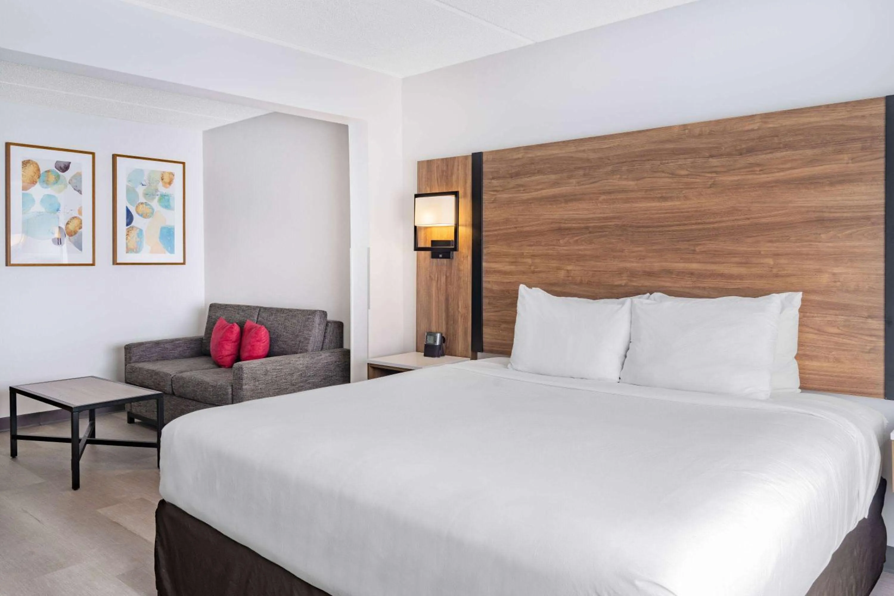 Photo of the whole room, Bed in Wingate by Wyndham Atlanta-Duluth