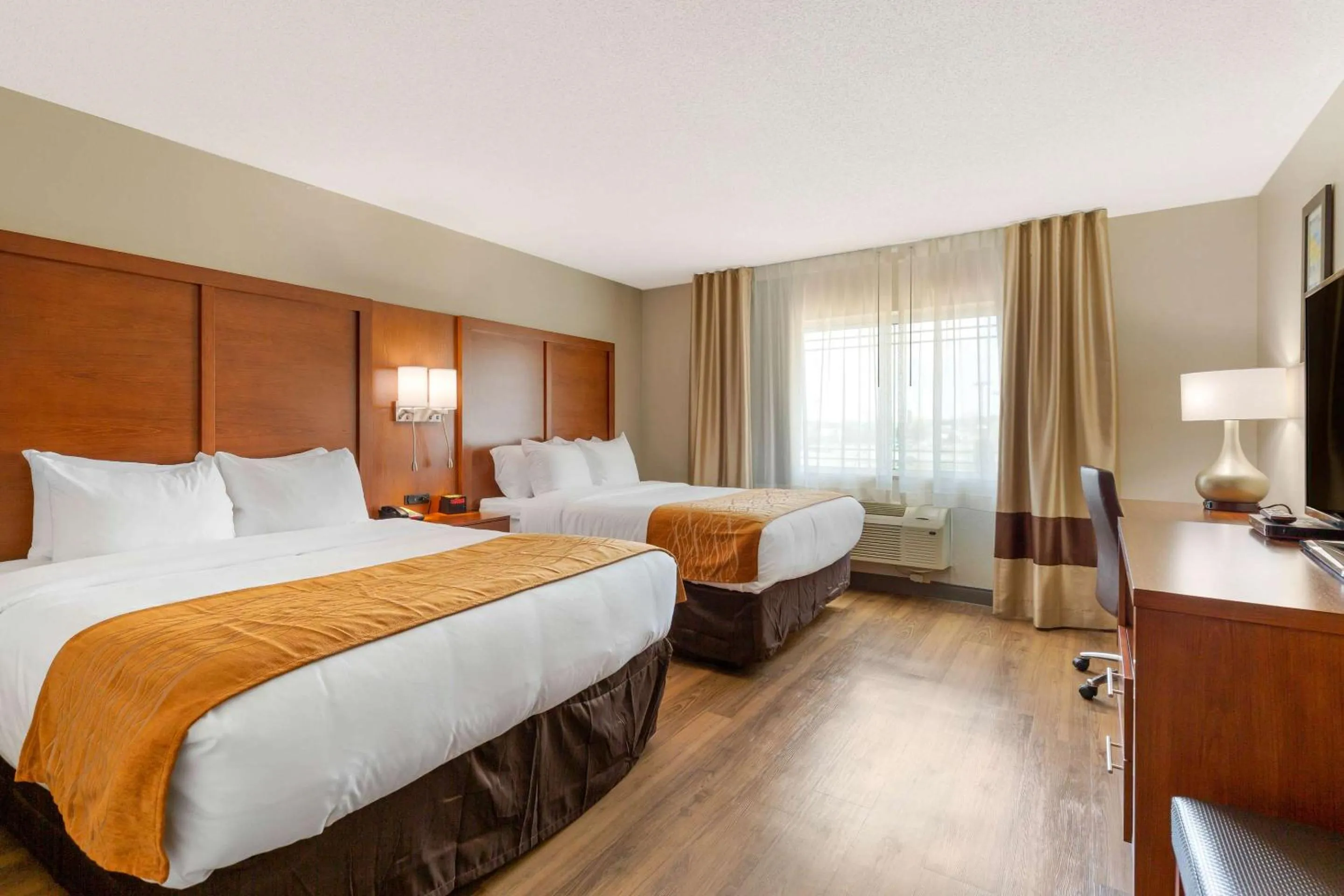 Bedroom, Bed in Comfort Inn & Suites Milford