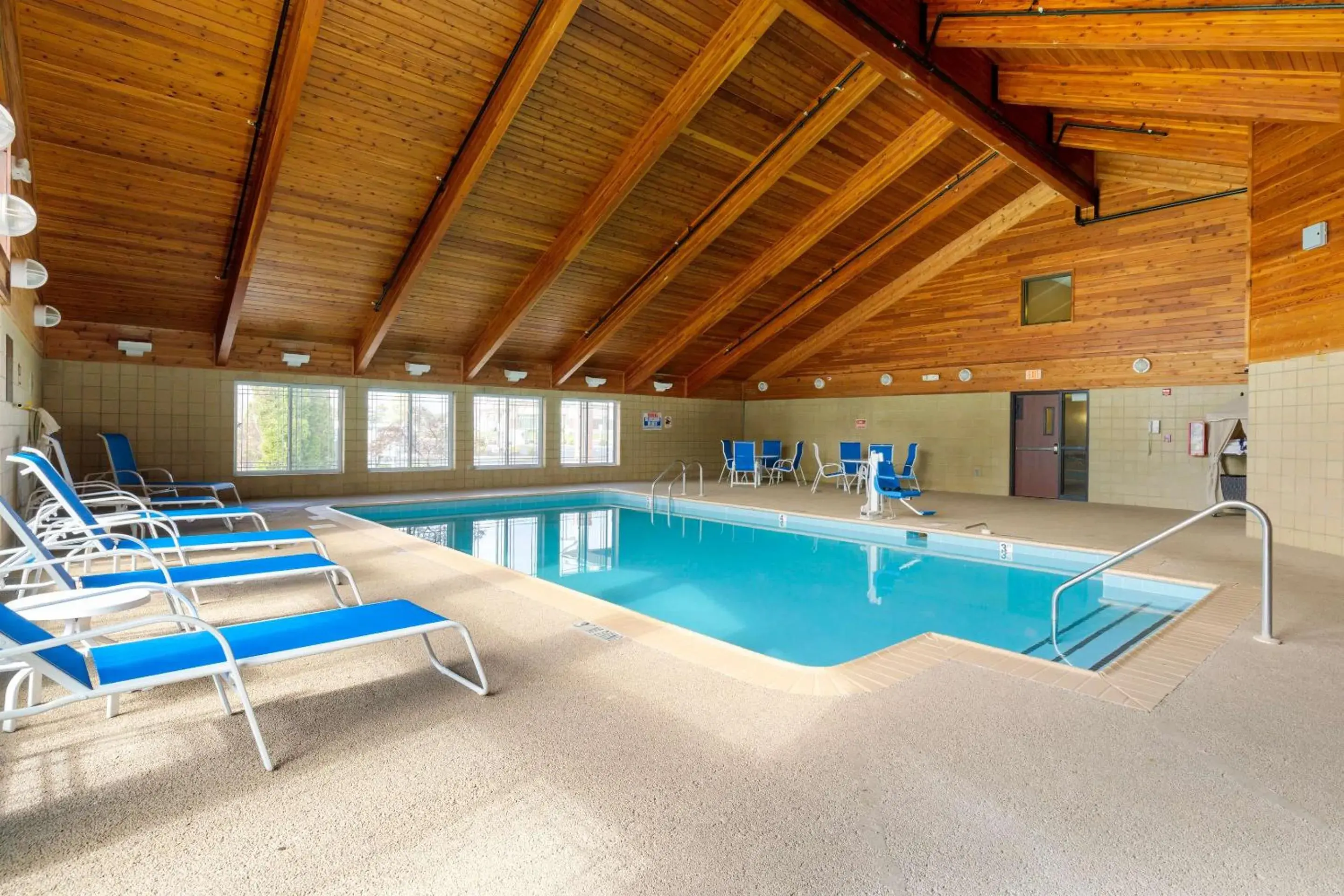 Swimming pool in Comfort Inn & Suites Milford Swimming pool in Comfort Inn & Suites Milford