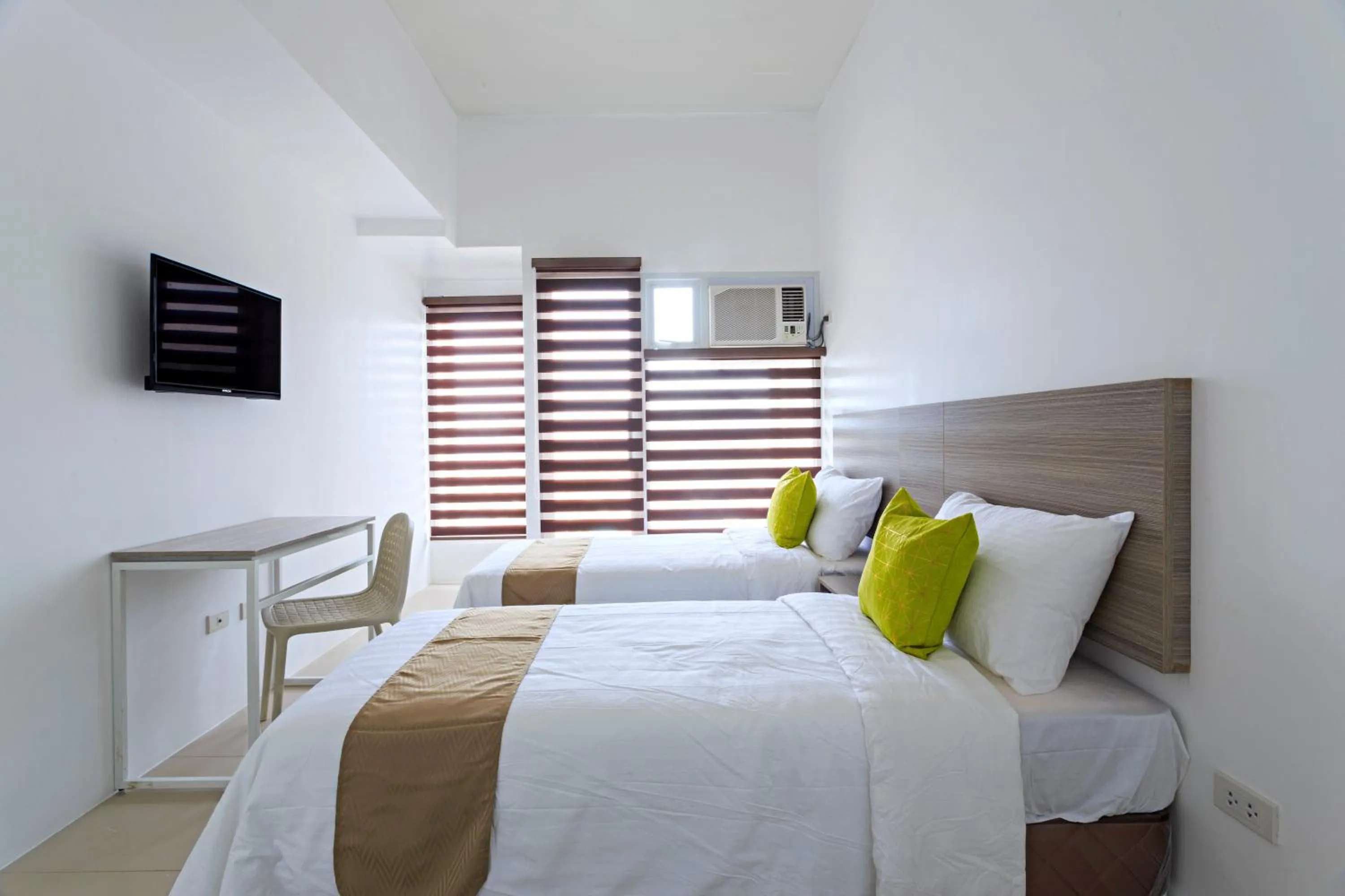 Photo of the whole room, Bed in Eon Centennial Soho Hotel