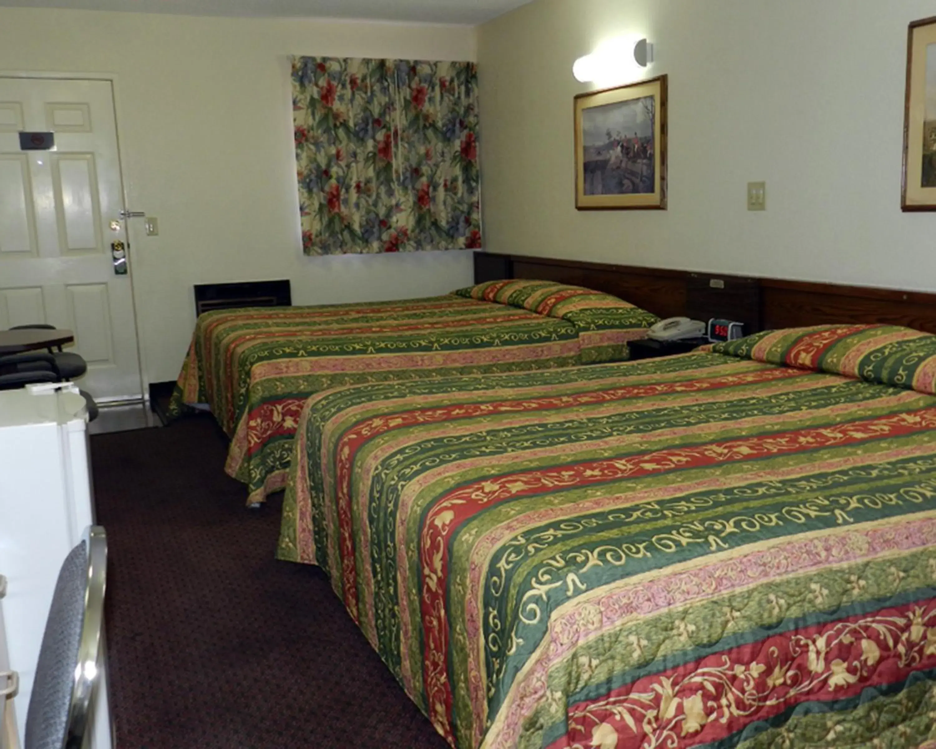 Bed in High Desert Motel Joshua Tree National Park Bed in High Desert Motel Joshua Tree National Park