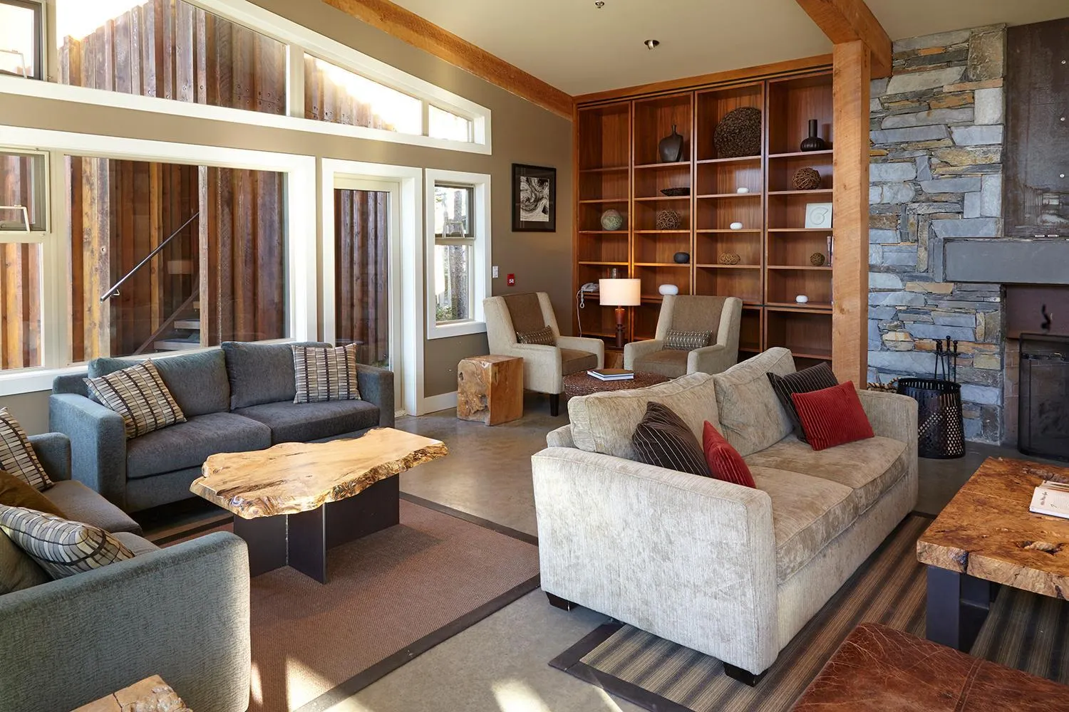 Lounge or bar in Cox Bay Beach Resort