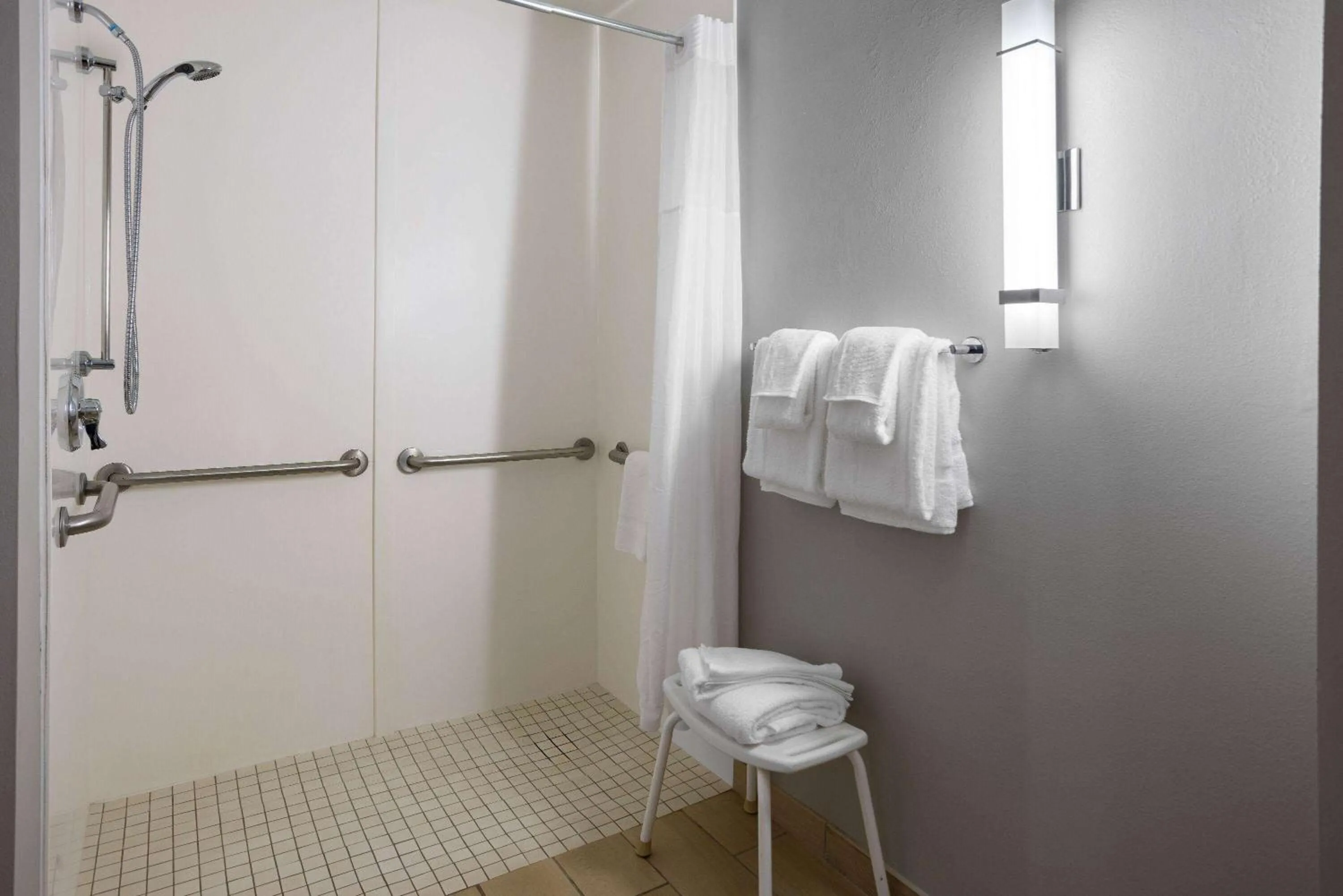 Shower in La Quinta Inn & Suites by Wyndham Mooresville