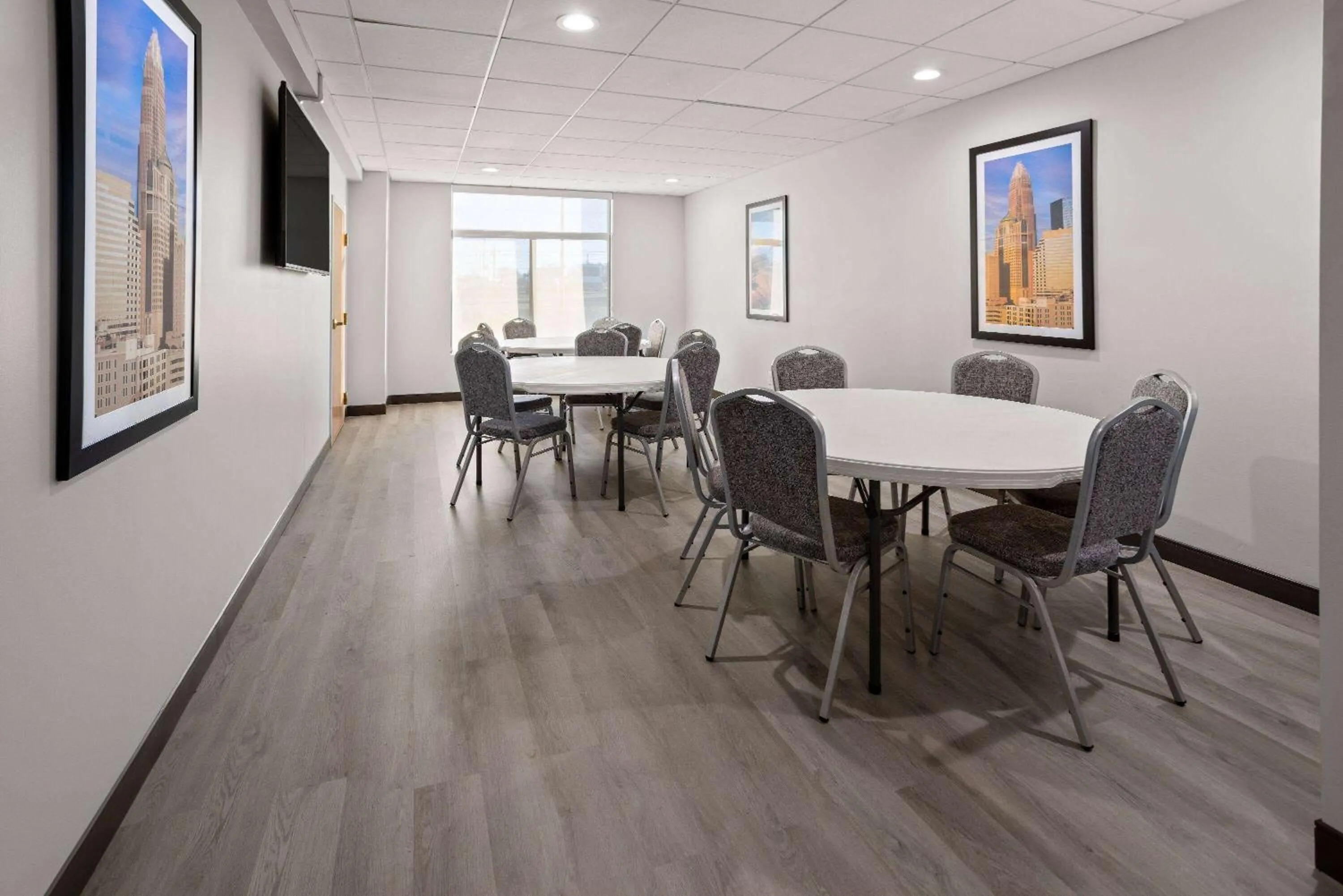 Meeting/conference room in La Quinta Inn & Suites by Wyndham Mooresville