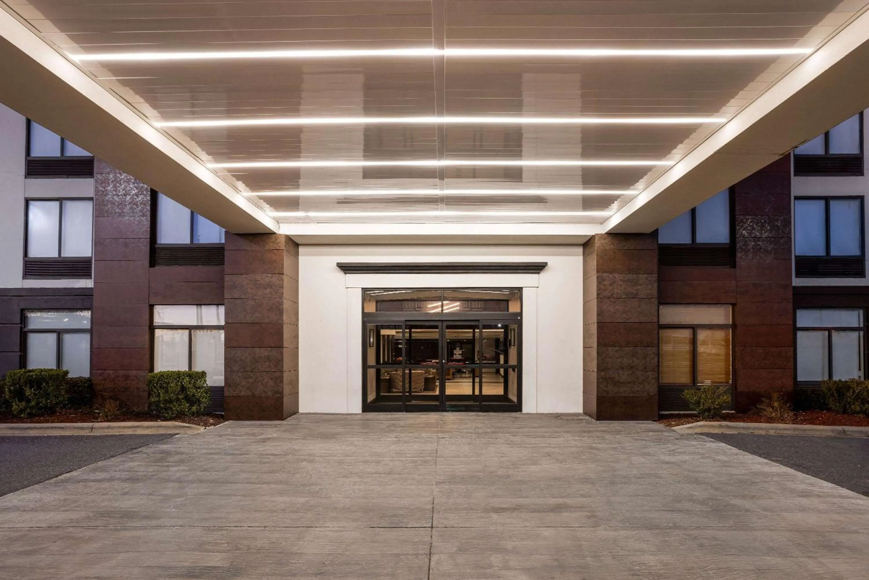 Property building in La Quinta Inn & Suites by Wyndham Mooresville