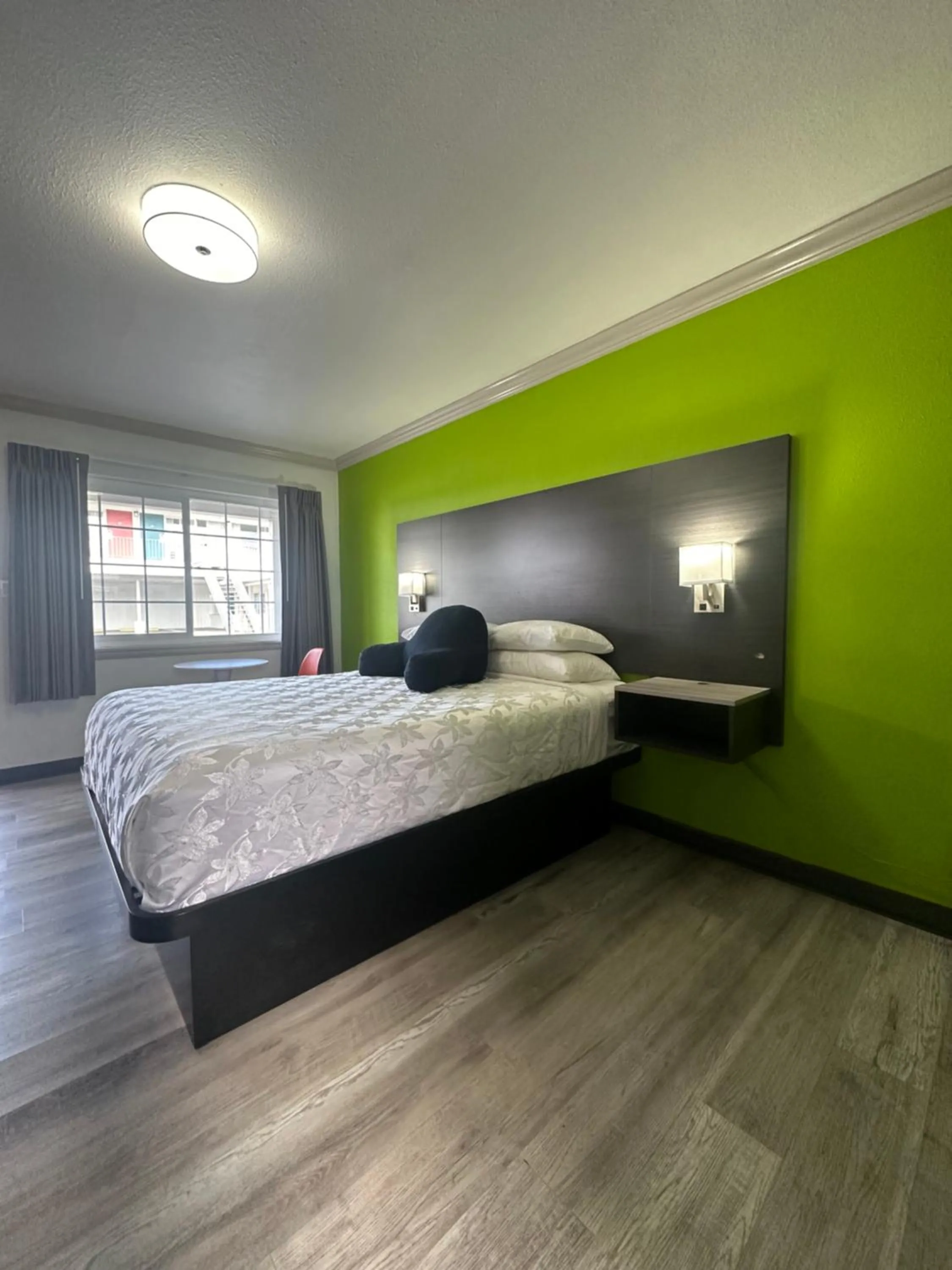 Bedroom, Bed in Americas Best Value Inn Winnemucca