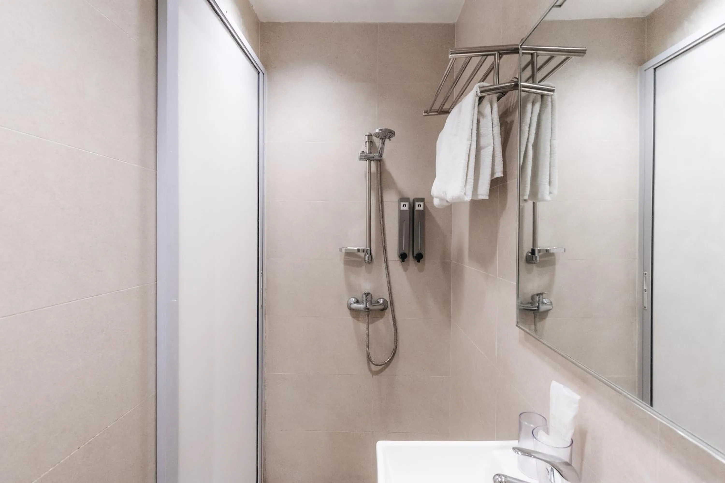 Bathroom in Harbour Ville Hotel - Hamilton