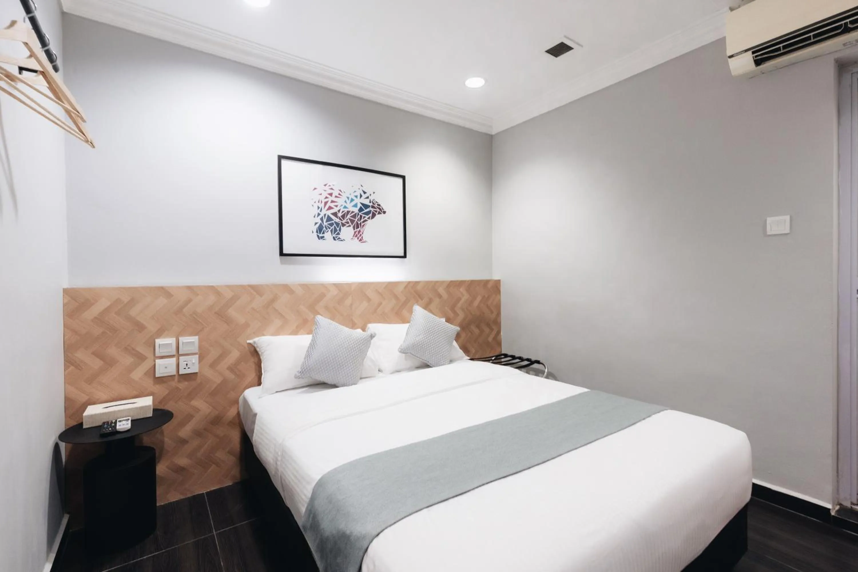 Bed in Harbour Ville Hotel - Hamilton