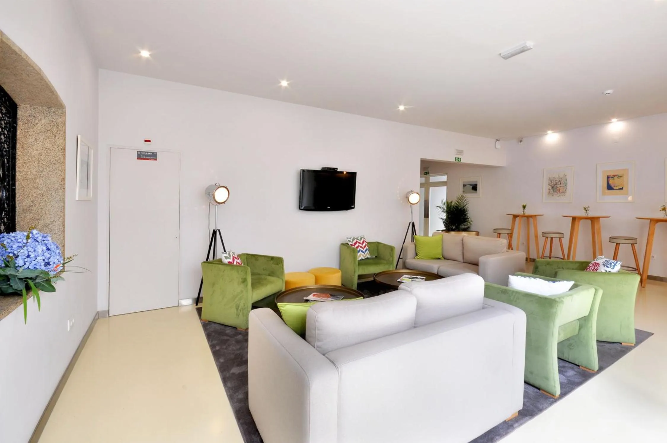 Communal lounge/ TV room in Porto Domus Hotel