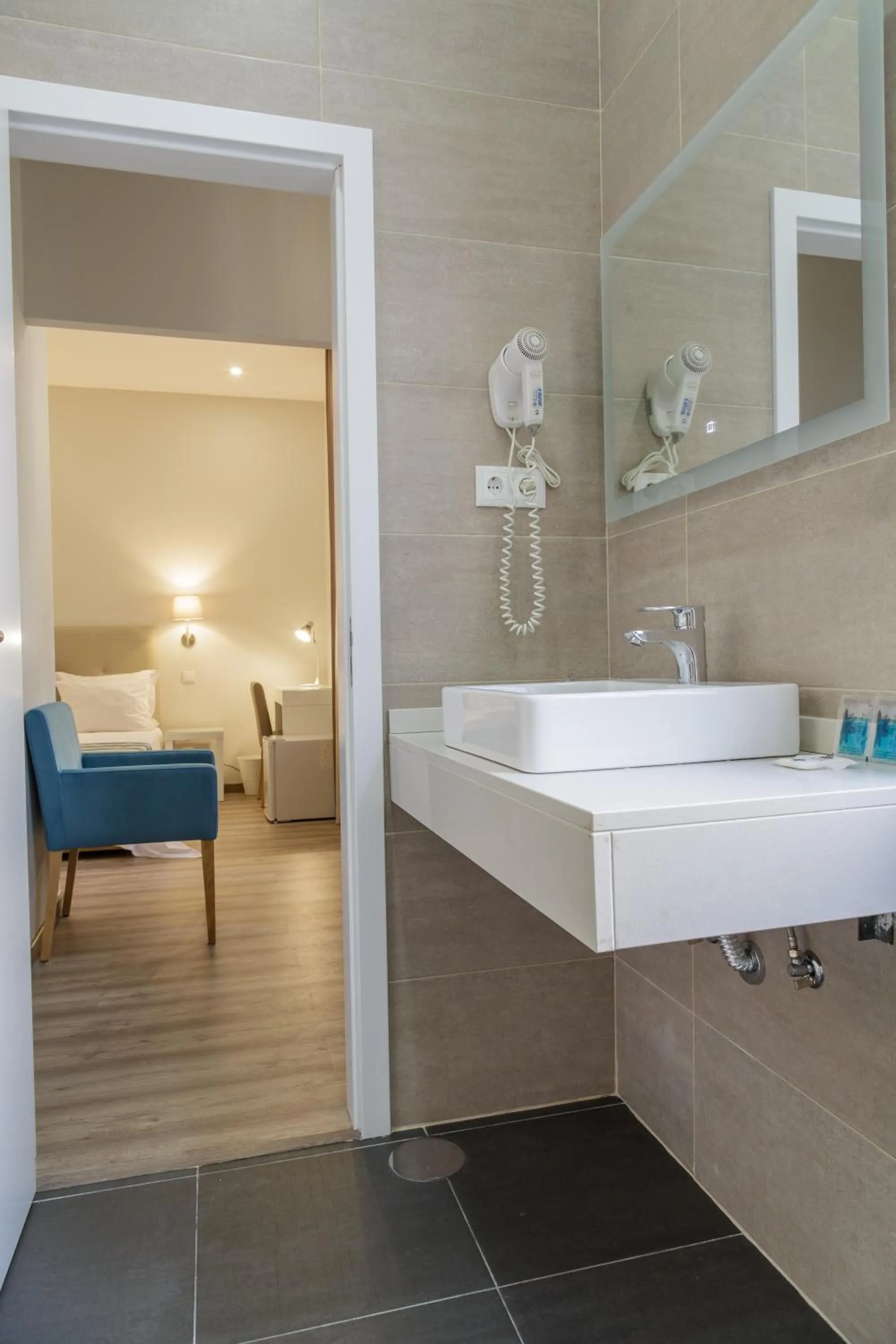 Bathroom in Porto Domus Hotel