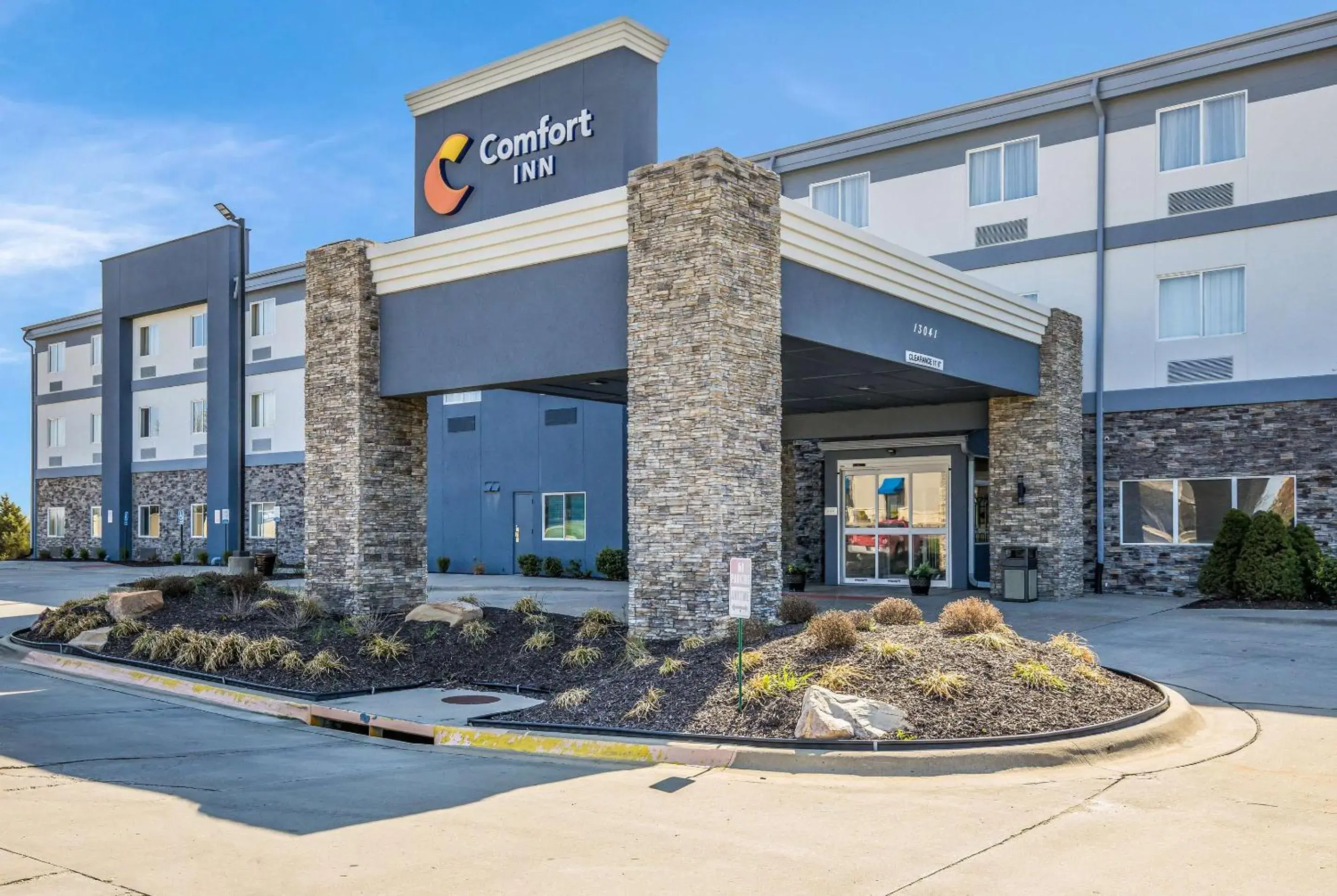 Property building in Comfort Inn Bonner Springs Kansas City Property building in Comfort Inn Bonner Springs Kansas City