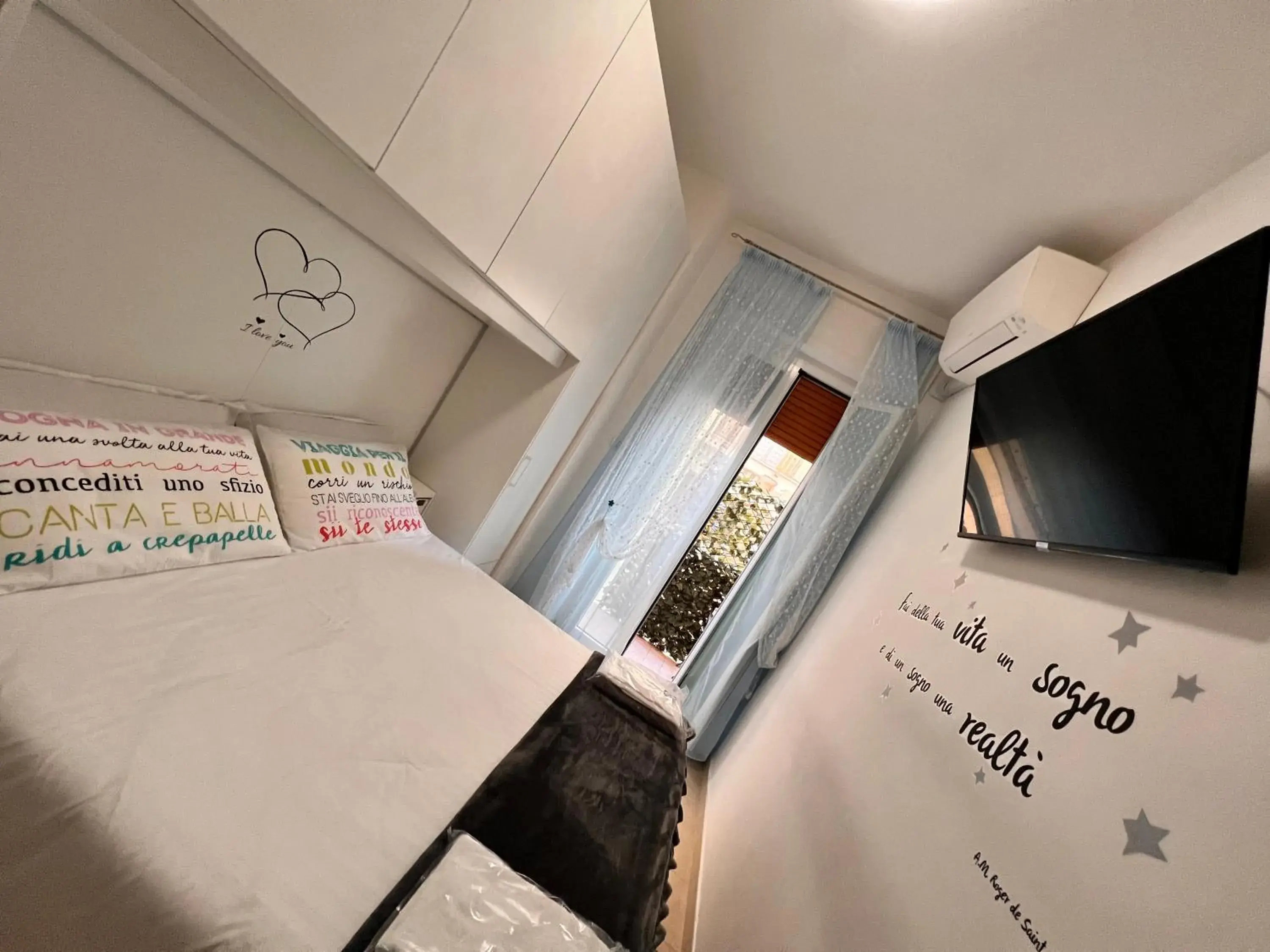 Small Double Room in Mare D’amare Small Double Room in Mare D’amare