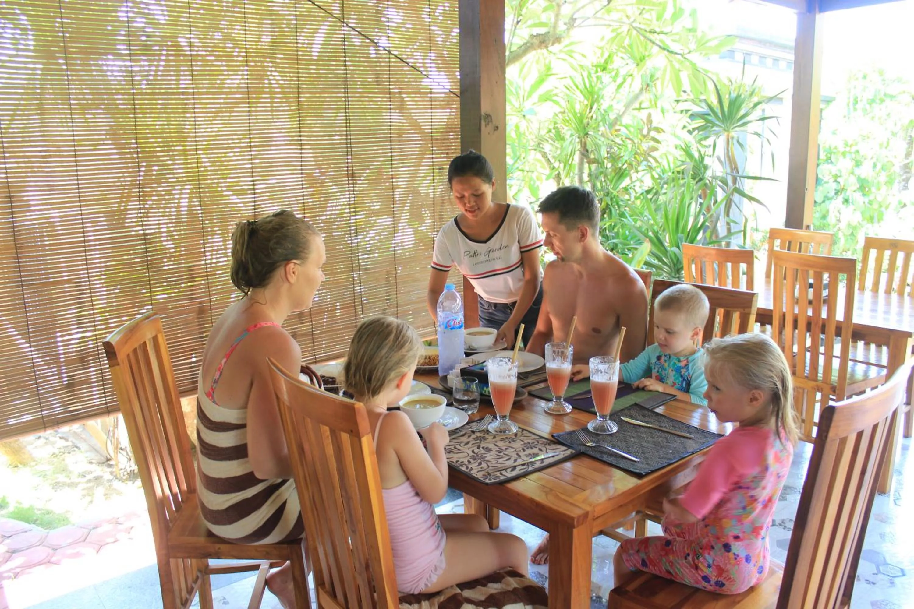 Restaurant/places to eat in Pattri Garden Lembongan