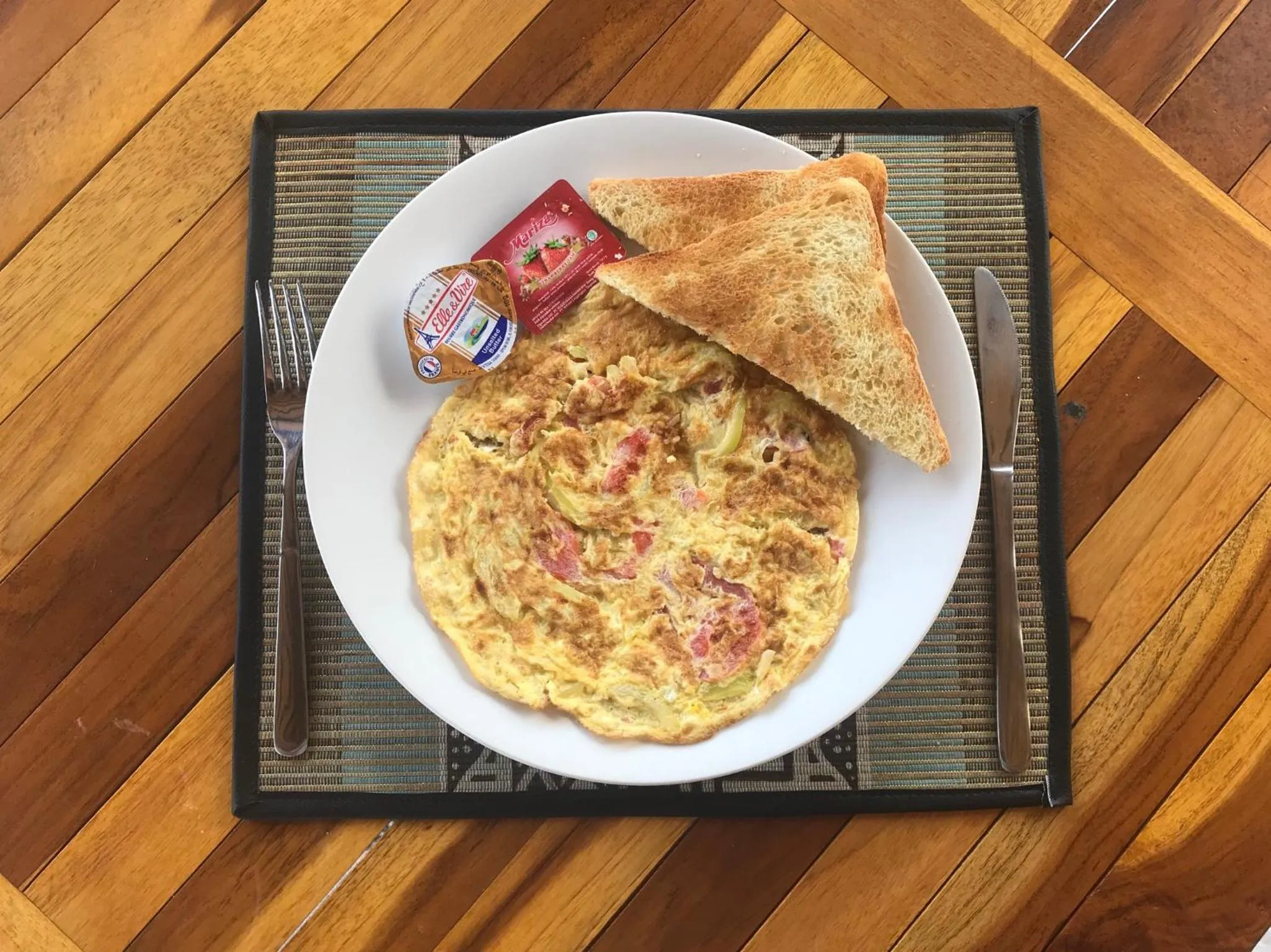 American breakfast in Pattri Garden Lembongan