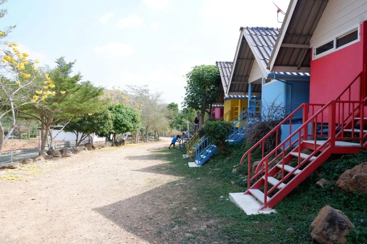 Baan Rai Pray Rung Kaeng Krachan