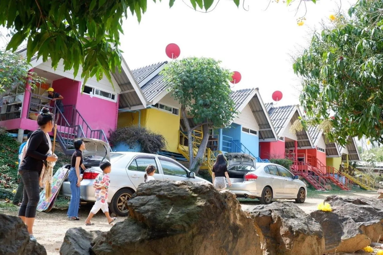 Baan Rai Pray Rung Kaeng Krachan