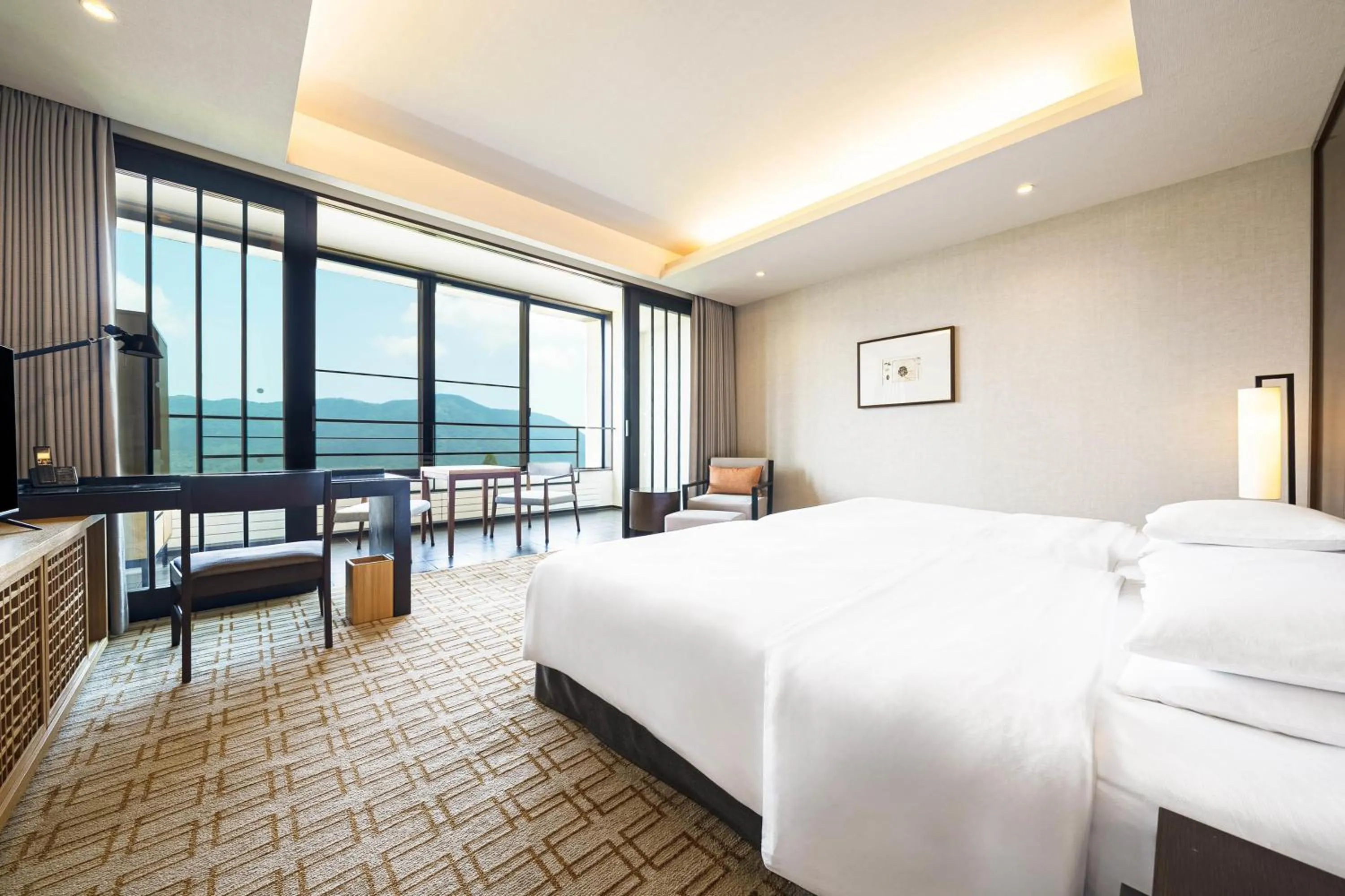 Bedroom, Bed in Hyatt Regency Hakone Resort and Spa