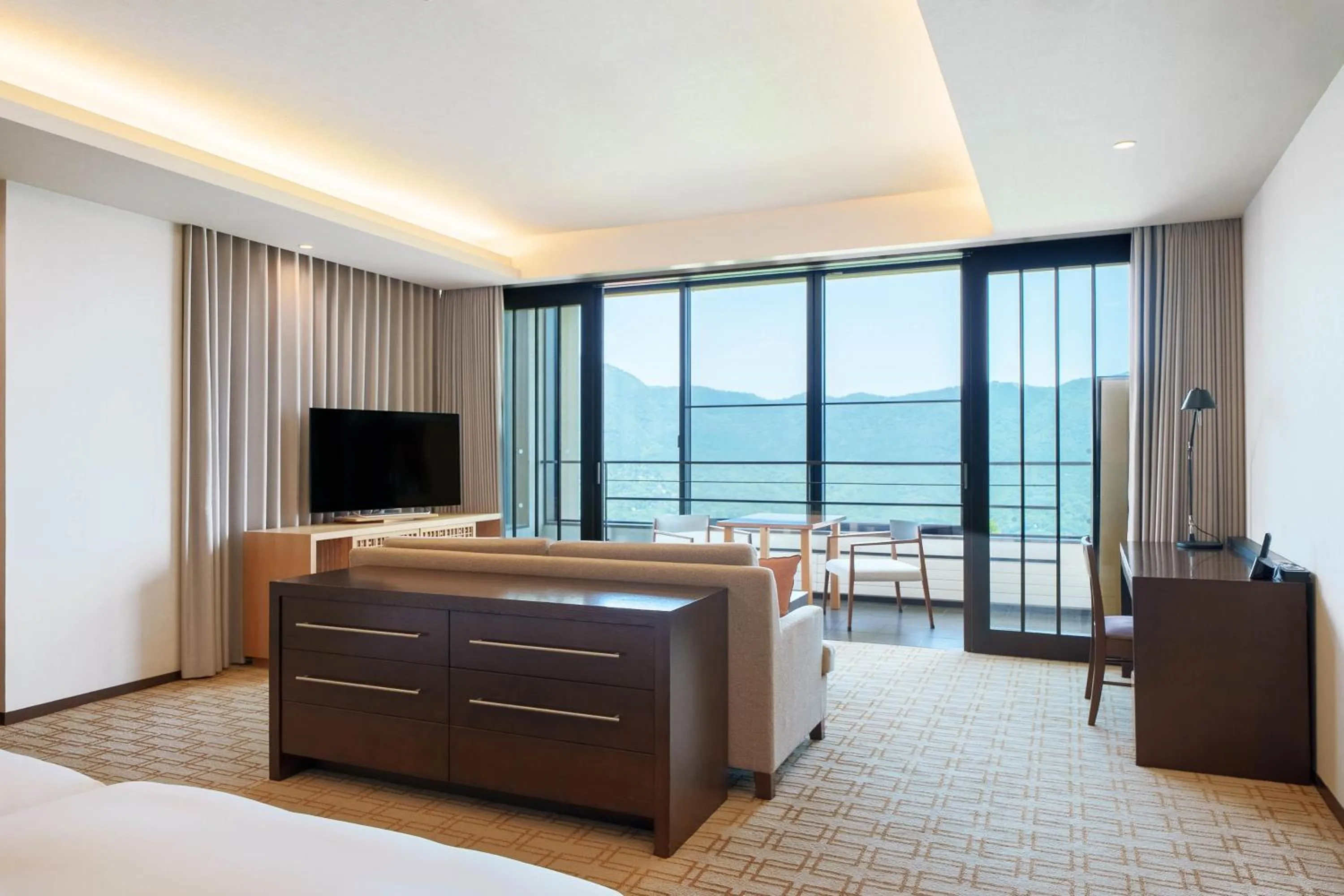 Bedroom, Bed in Hyatt Regency Hakone Resort and Spa