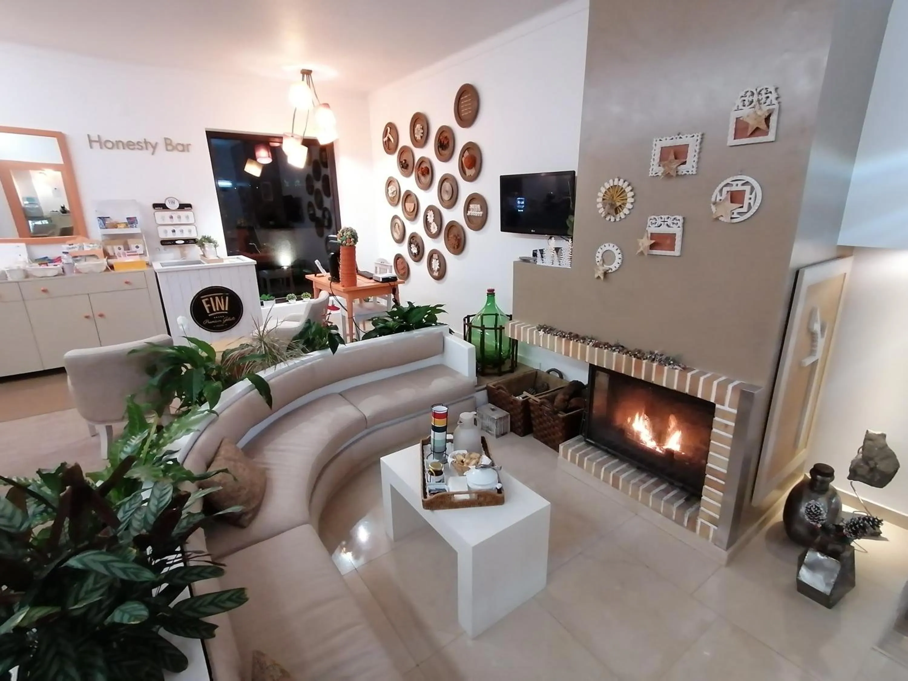 Communal lounge/ TV room in Boutique Hotel Casa do Outeiro - Arts & Crafts