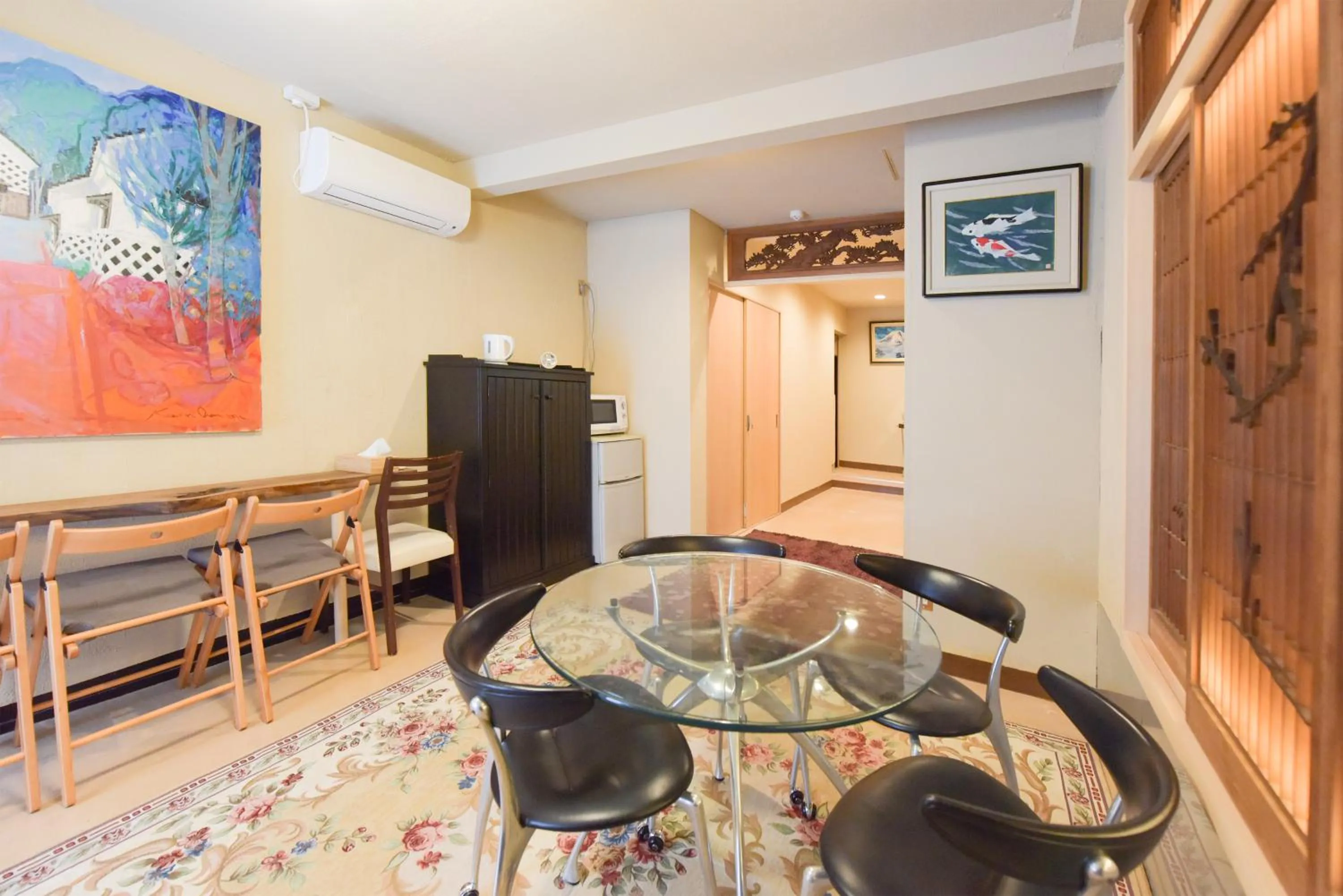 Dining area in Yoyogi House