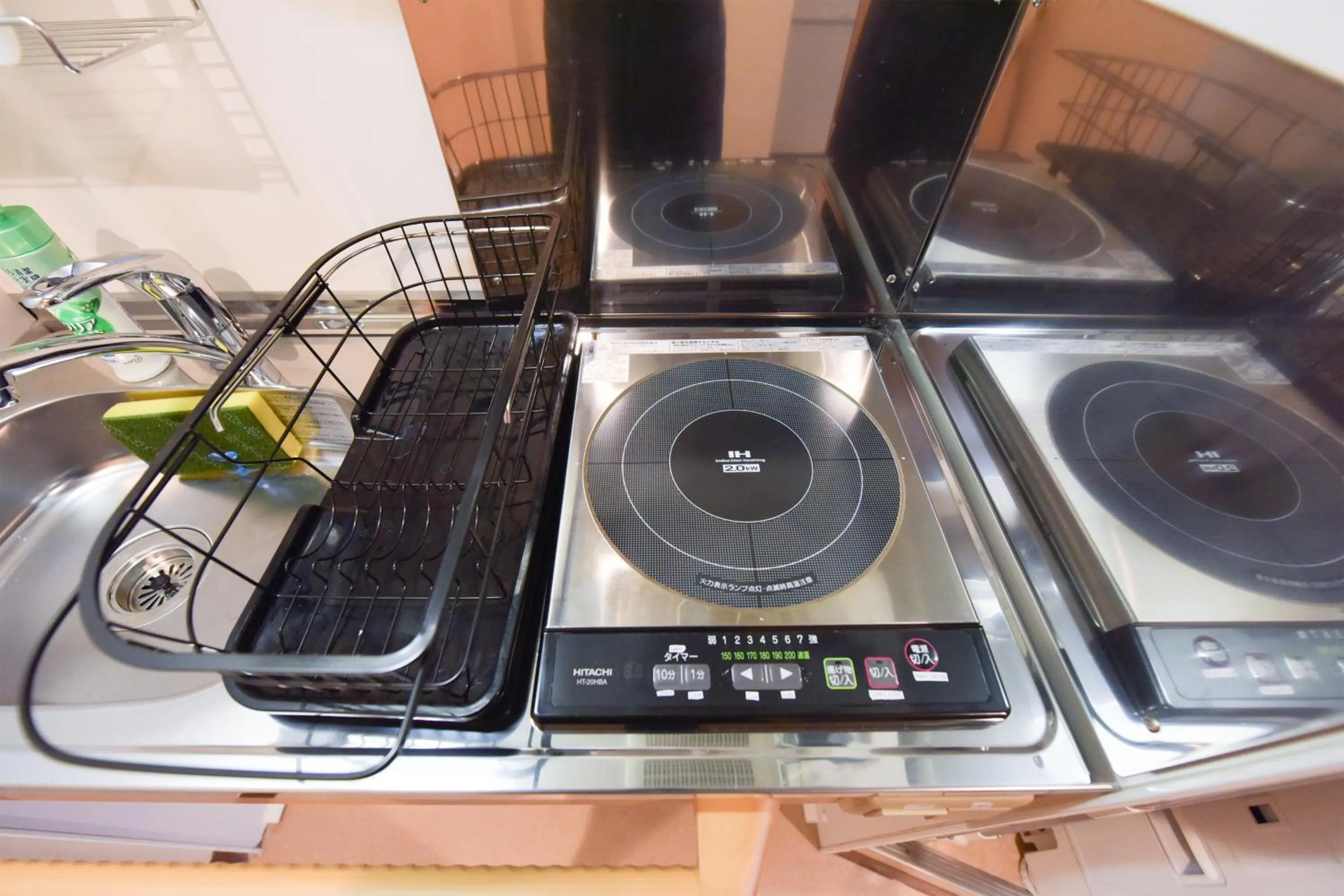 Kitchen or kitchenette in Yoyogi House